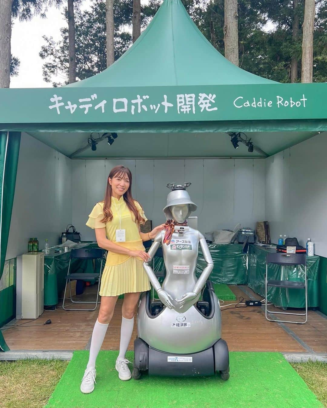 高沢奈苗さんのインスタグラム写真 - (高沢奈苗Instagram)「.  アースモンダミンカップ最終日⛳️  キャディロボット開発ブースお手伝いして来ました💡  4年後に完成するキャディロボット！まだまだ開発途中ですがたくさんの方々が試乗してくださいました！4年後楽しみです😊🥰  最後は試合も観戦させてもらって プレーオフまで観れて感動でした🥺✨  アースモンダミンカップはフードも充実💛 ついつい食べ過ぎてしまった😆  @pinogolf ちゃんとはじめましてだったけど1日ずっと一緒に行動して楽しかったな〜😉💝  .  .  #アースモンダミンカップ2023 #女子ゴルフツアー #ゴルフトーナメント #キャディロボット開発 #j_jane_golf #golffashion」6月27日 11時38分 - nanaetakasawa