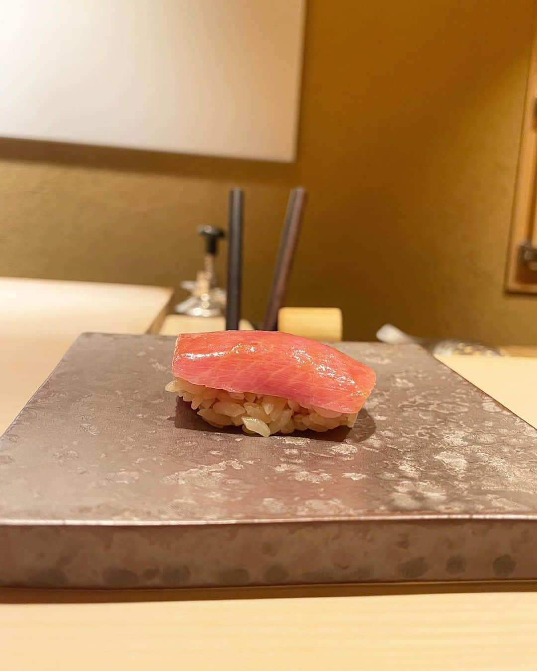 山本月さんのインスタグラム写真 - (山本月Instagram)「高校の頃の仲良しメンバーとお鮨🍣 斬新なトロタク美味しすぎた💖  福岡は美味しいお鮨屋さん沢山ありすぎるよねぇ。。  #ルナの鮨記録 #鮨米島#福岡グルメ #福岡鮨#お鮨#鮨スタグラム#ルナの福岡グルメ」6月27日 11時53分 - ohana_runa