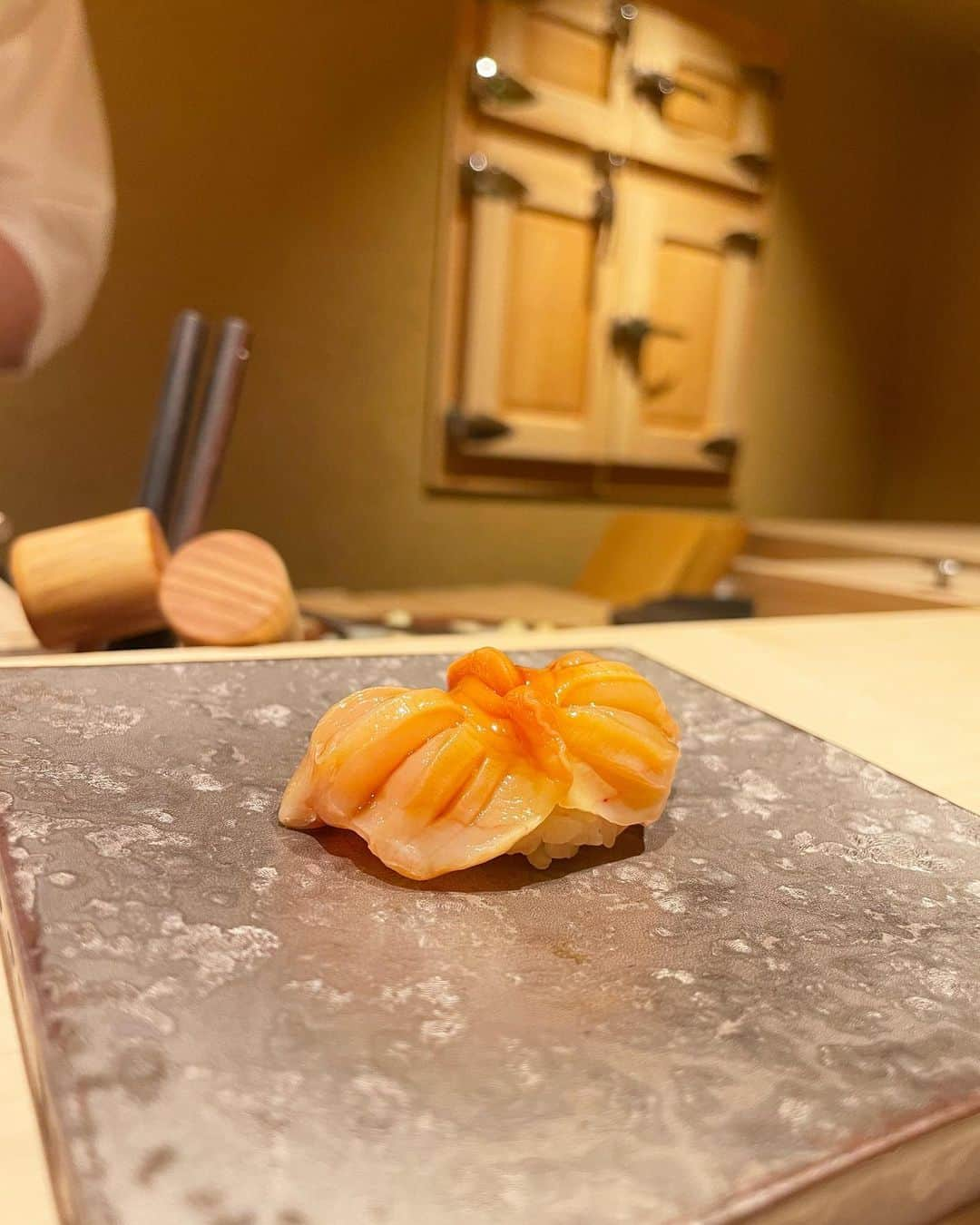 山本月さんのインスタグラム写真 - (山本月Instagram)「高校の頃の仲良しメンバーとお鮨🍣 斬新なトロタク美味しすぎた💖  福岡は美味しいお鮨屋さん沢山ありすぎるよねぇ。。  #ルナの鮨記録 #鮨米島#福岡グルメ #福岡鮨#お鮨#鮨スタグラム#ルナの福岡グルメ」6月27日 11時53分 - ohana_runa