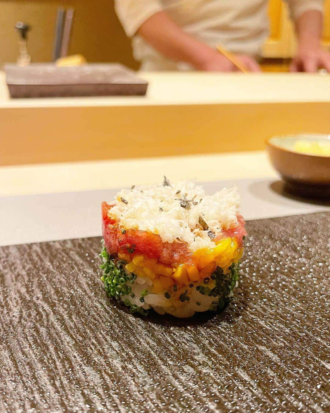 山本月さんのインスタグラム写真 - (山本月Instagram)「高校の頃の仲良しメンバーとお鮨🍣 斬新なトロタク美味しすぎた💖  福岡は美味しいお鮨屋さん沢山ありすぎるよねぇ。。  #ルナの鮨記録 #鮨米島#福岡グルメ #福岡鮨#お鮨#鮨スタグラム#ルナの福岡グルメ」6月27日 11時53分 - ohana_runa