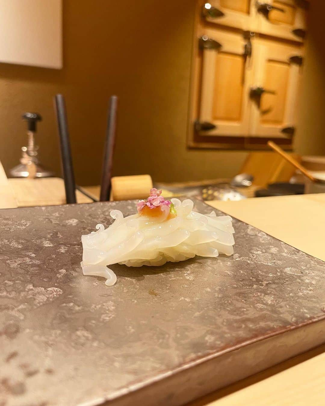 山本月さんのインスタグラム写真 - (山本月Instagram)「高校の頃の仲良しメンバーとお鮨🍣 斬新なトロタク美味しすぎた💖  福岡は美味しいお鮨屋さん沢山ありすぎるよねぇ。。  #ルナの鮨記録 #鮨米島#福岡グルメ #福岡鮨#お鮨#鮨スタグラム#ルナの福岡グルメ」6月27日 11時53分 - ohana_runa