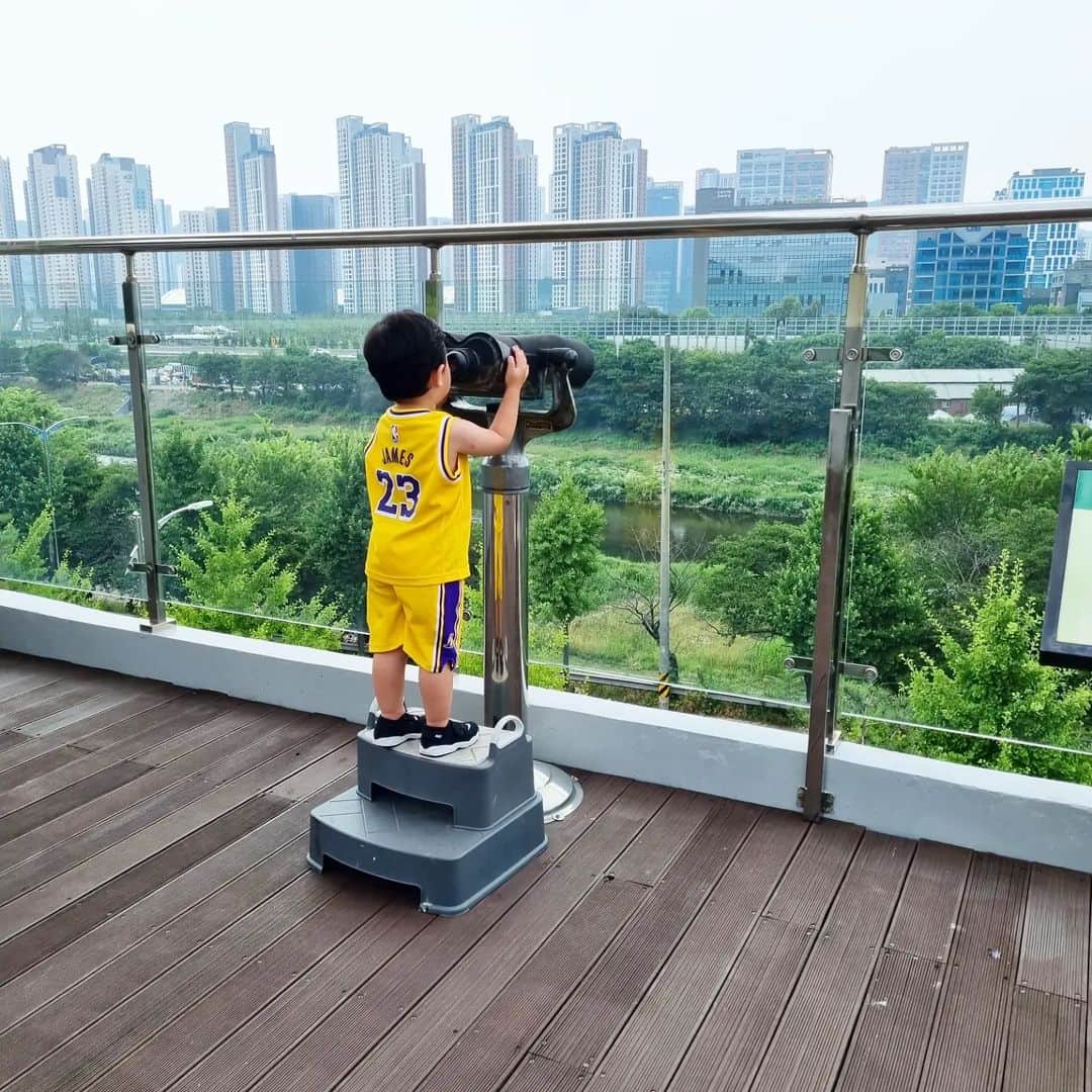 イ・ヨンアのインスタグラム：「#안양천생태이야기관#안양천에는누가누가사나요#안양천이야기 예약없이 쓩」