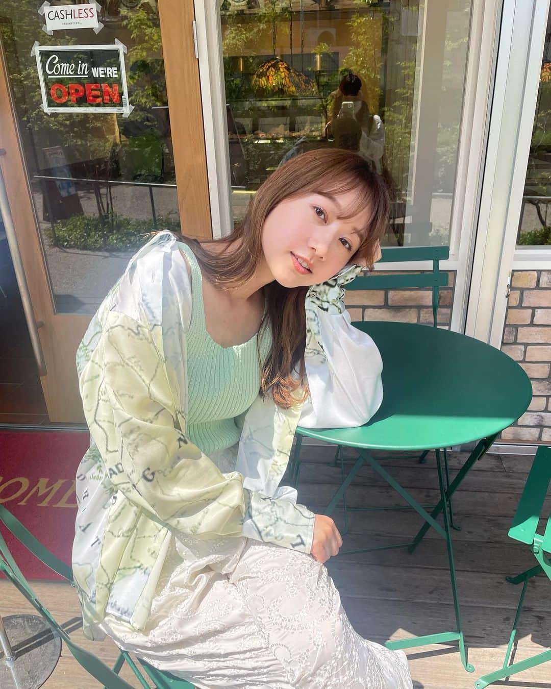 高田秋のインスタグラム：「UOMO💚📗 ヴィーガン中華美味しかったなぁ🍚💚  記事もチェックしてね! @uomo_magazine」