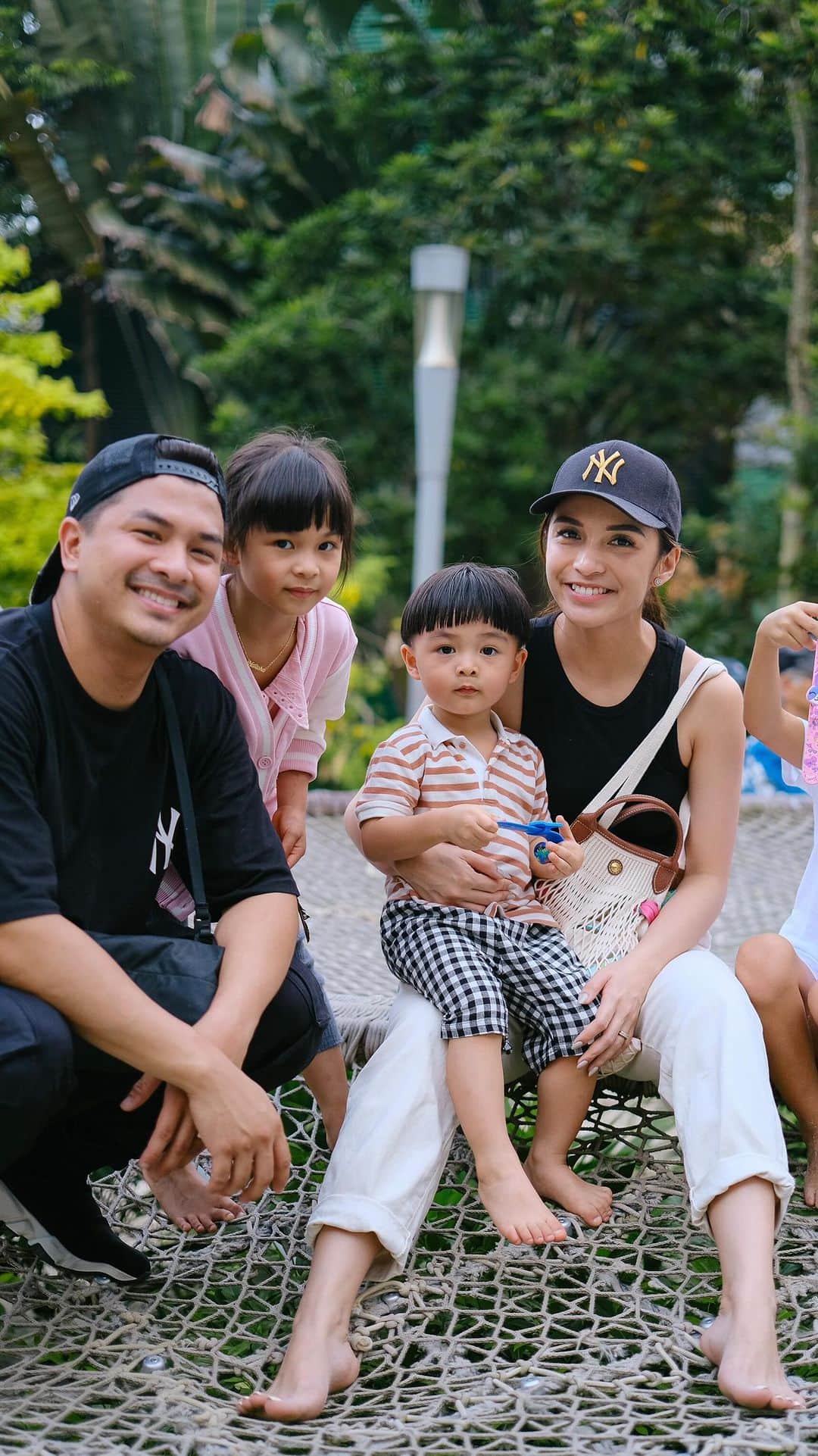 チェルシー・オリビアのインスタグラム：「Our outdoor park playing time!!」