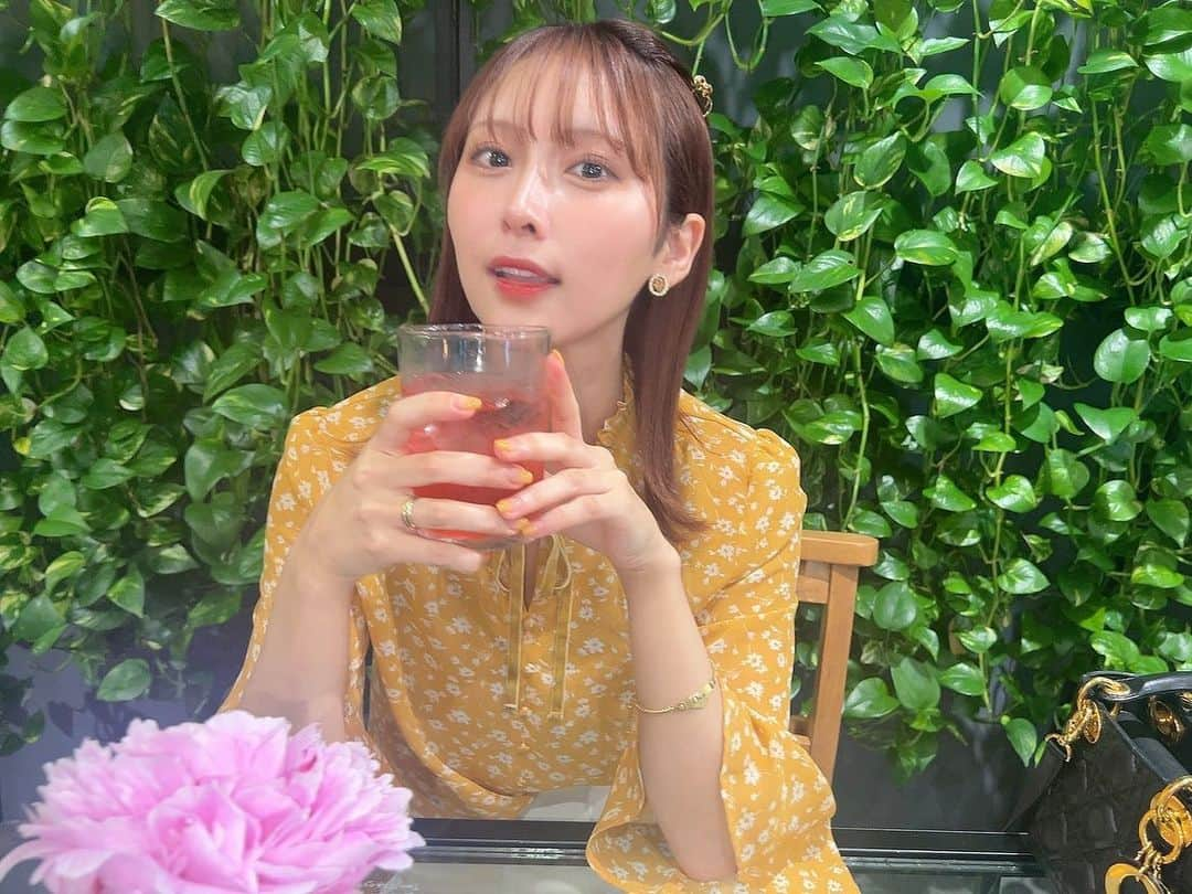 明石奈津子さんのインスタグラム写真 - (明石奈津子Instagram)「* 🌳🌷🌻  #tea」6月27日 12時31分 - nattu_official