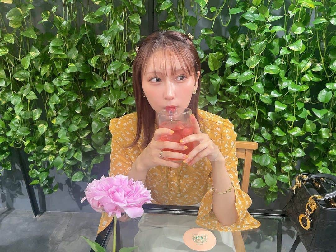 明石奈津子さんのインスタグラム写真 - (明石奈津子Instagram)「* 🌳🌷🌻  #tea」6月27日 12時31分 - nattu_official