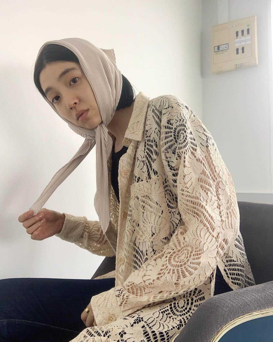 小谷実由のインスタグラム：「⛅️熱いね、みなさま水分補給🧊 shirts @sahara_japon 🐚」