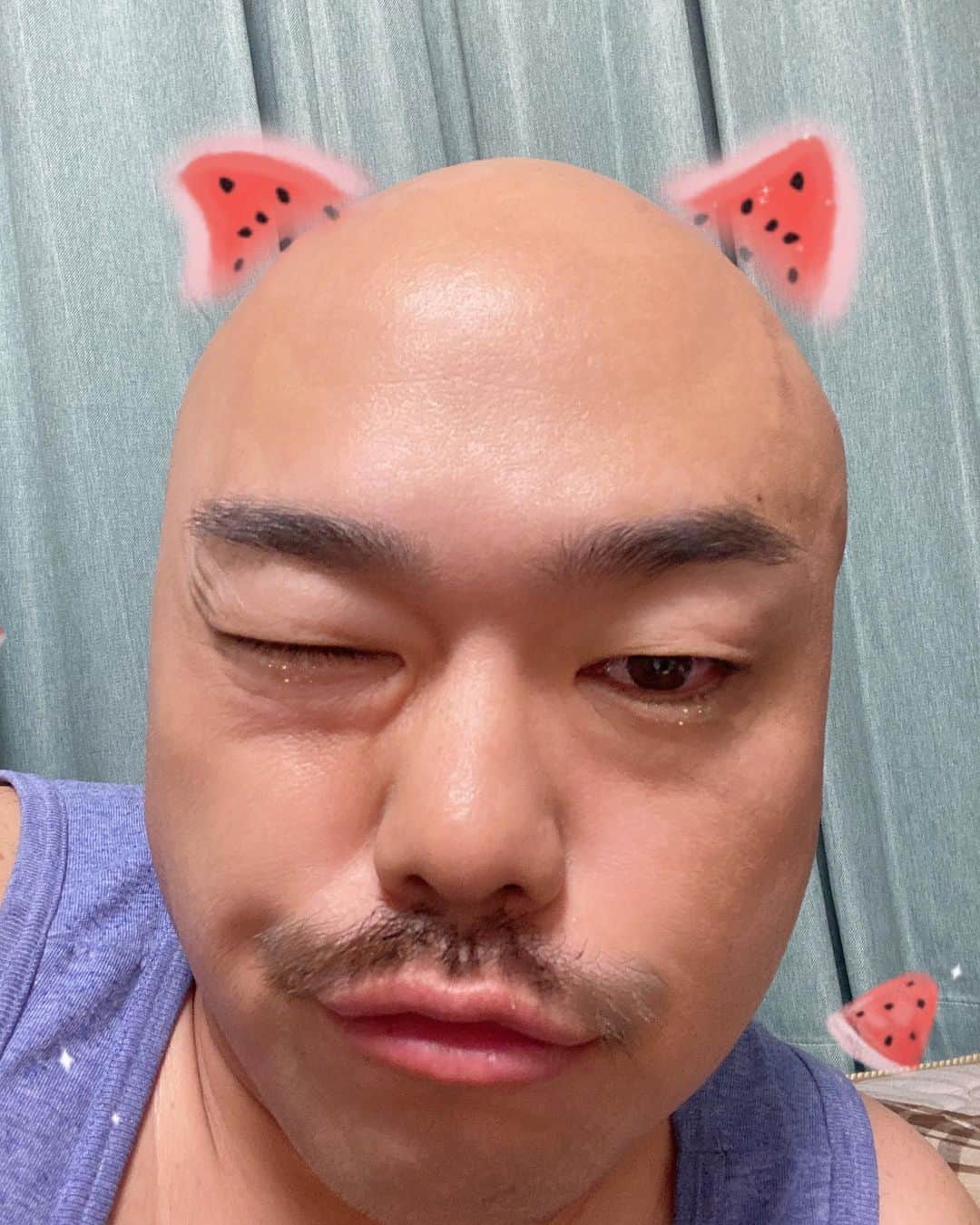 クロちゃんのインスタグラム：「【日本中から嫌われている僕が、絶対に病まない理由: 今すぐ真似できる!クロちゃん流モンスターメンタル術30】  ここでも買えるしんよー！ 電子書籍も！ ↓ https://www.tokuma.jp/smp/book/b620215.html  無い時は、書店で注文してねー！ みんなが活用できるメンタル本だしんからー♪ #クロちゃん #クロメンタル」