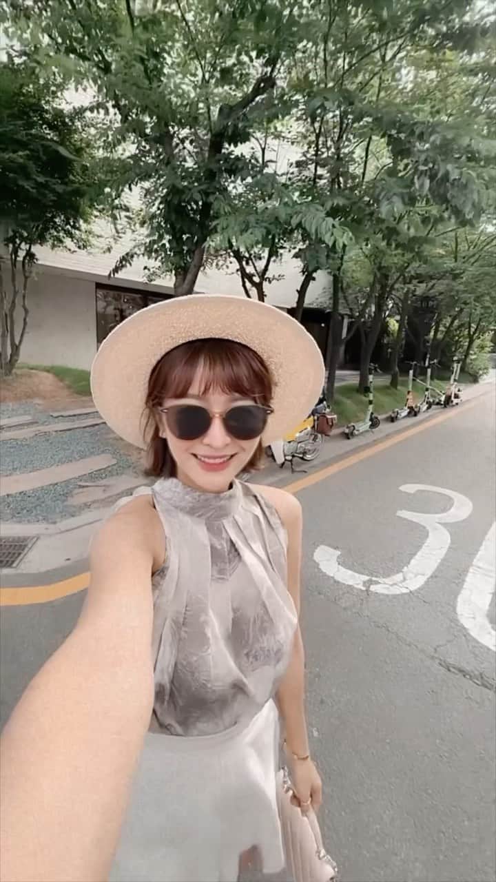 郭圈圈のインスタグラム：「短短三天拍了12套📷（有些沒錄到😆） 全部都是 @marule.official 六月新品喔🫶🏻✨ 其實我是去5/30-6/2 但今天都6/26了我還沒發完🫠 但都已上架喔💖」