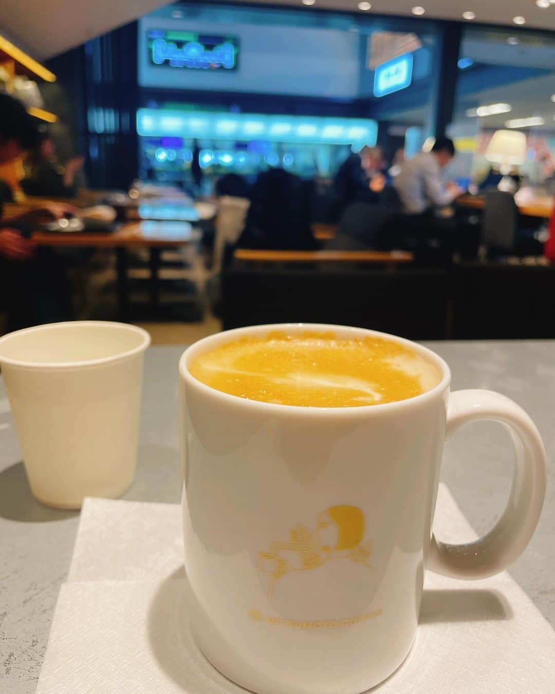 及川奈央さんのインスタグラム写真 - (及川奈央Instagram)「飛行機乗る前にカフェで一息。 空港でのんびり過ごすこの時間が好き。」6月27日 13時04分 - naooikawa
