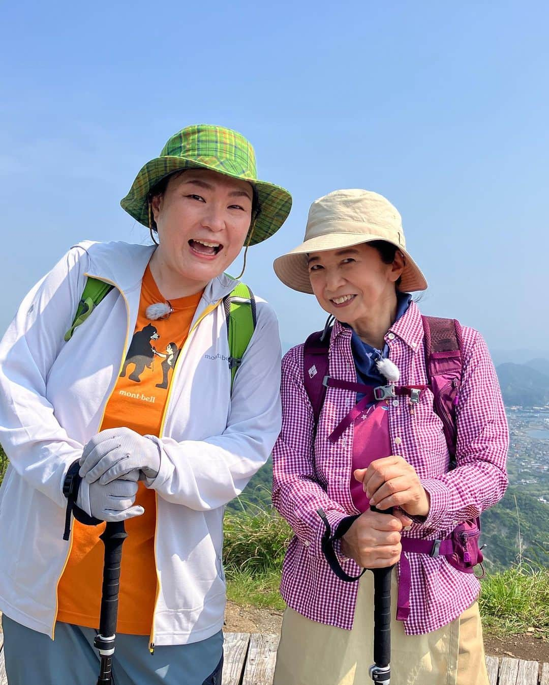 宮崎美子のインスタグラム：「本日、6月27日19:00〜BSテレ東『ちょっと山頂へ〜絶景！ニッポン低山紀行』  久保田磨希さんと、千葉県の鋸山へ。  ぜひ、見て下さいね！  #テレビ東京 #bsテレ東 #鋸山 #登山 #久保田磨希 さん」