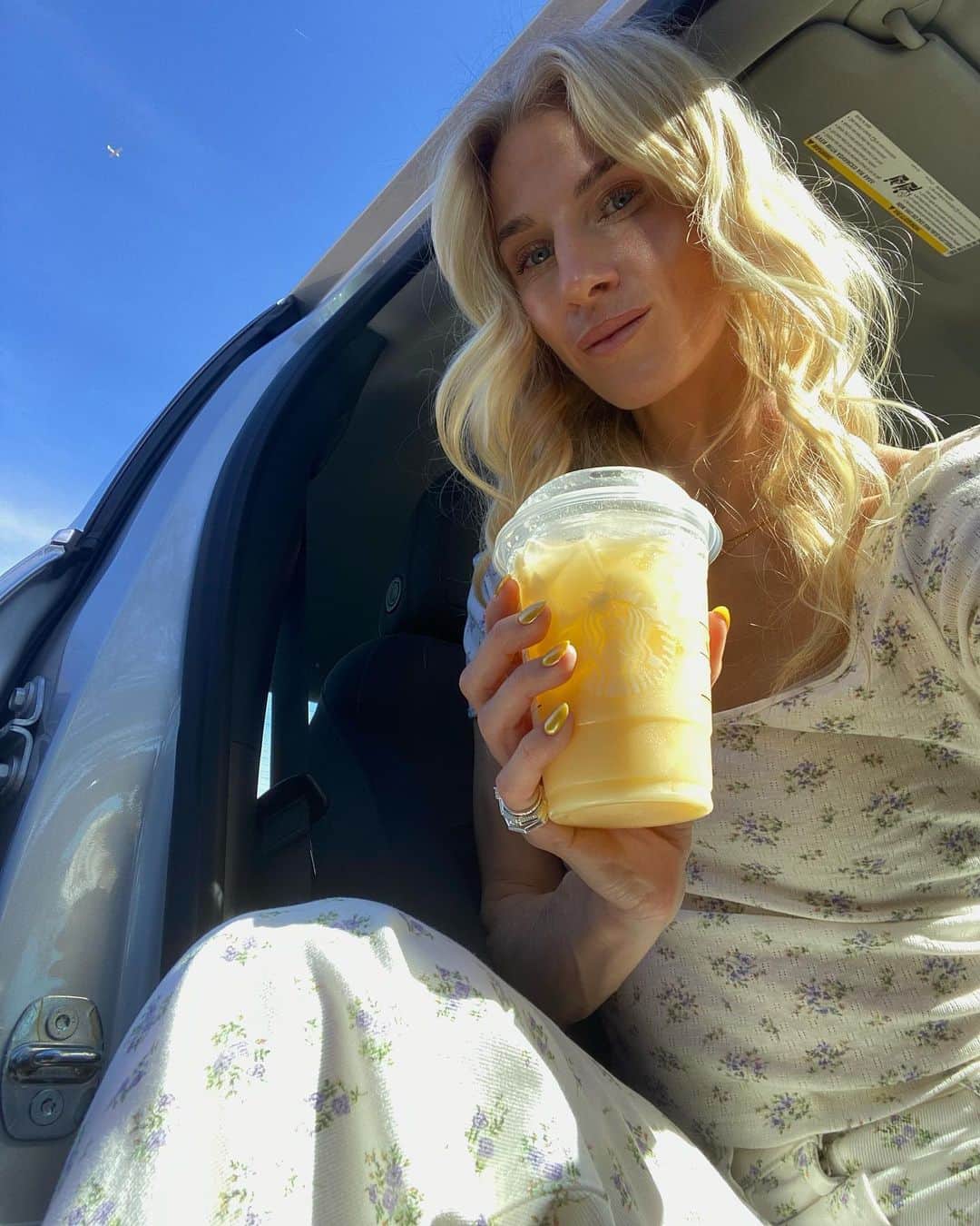 ソフィア・ヤコブソンのインスタグラム：「SD, See you soon! 🫶」
