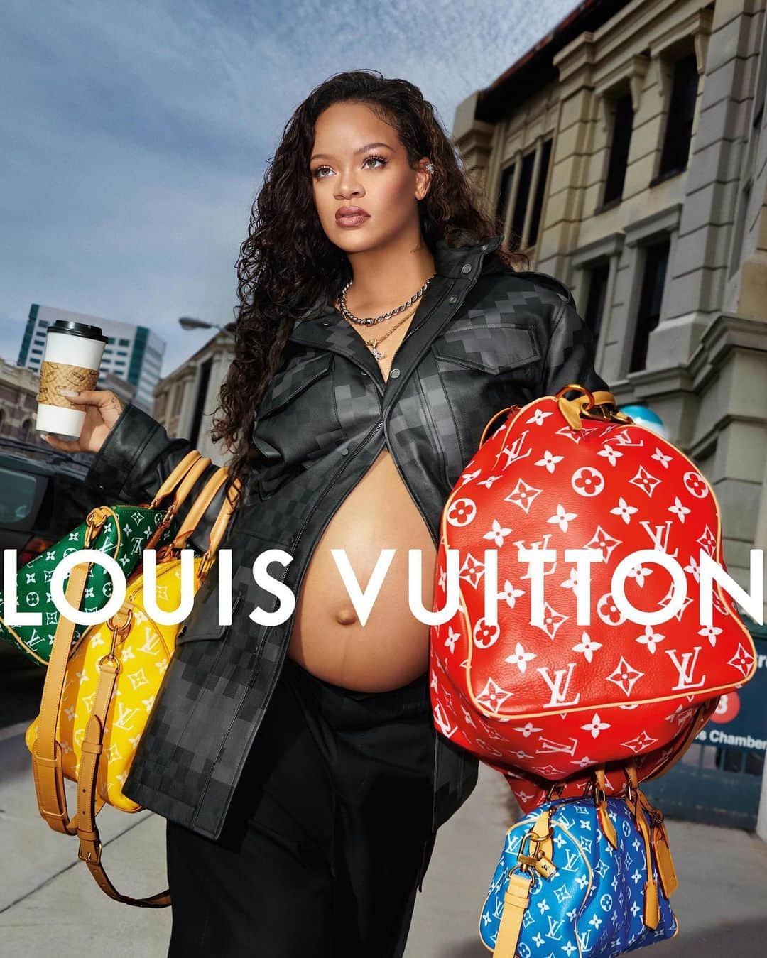 Just Jaredさんのインスタグラム写真 - (Just JaredInstagram)「Rihanna bares her growing baby bump while modeling Pharrell Williams' first collection as the Men's Creative Director at Louis Vuitton. We've got more pics and details over at JustJared.com! #Rihanna #LouisVuitton #PharrellWilliams Photos: Keizō Kitajima and Martine Syms / Louis Vuitton」6月27日 13時17分 - justjared