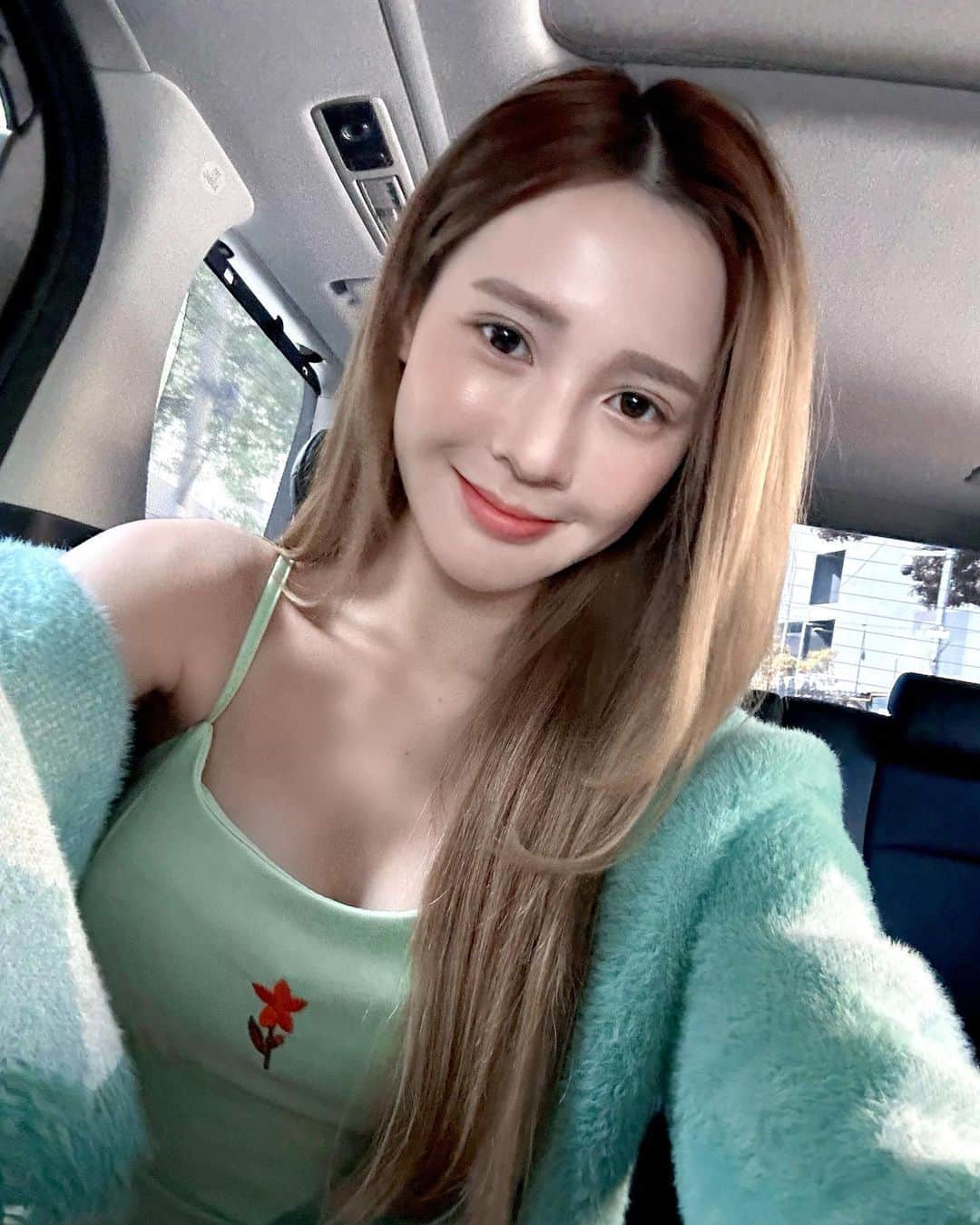 Yumi Wongのインスタグラム：「今天等了好久，都沒有人祝我生日快樂🎂🥹  那也正常。。。 今天又不是我的生日！」