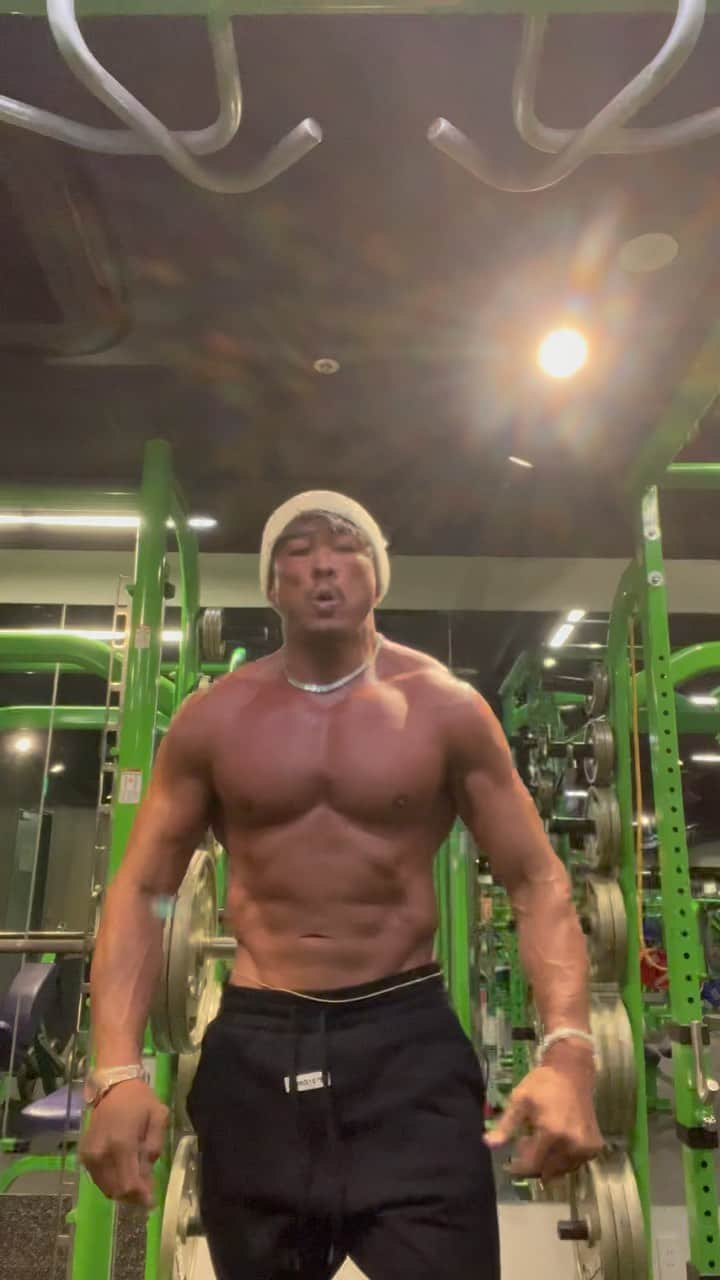 秋山成勲のインスタグラム：「Power training💪  #onechampionship @onechampionship  @y4gym.2018  #추성훈  #sexyama  @sung1975_official  @sung1975_worldwide @traxtokyo」