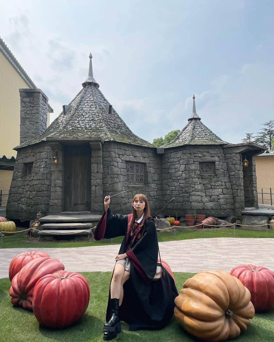 HARUNAさんのインスタグラム写真 - (HARUNAInstagram)「ついに行ってきたよ🪄 @wbtourtokyo  ローブに名前入れてもらったりいろんな体験したり、ずっと夢みたいだった🔮」6月27日 13時35分 - haru_na810