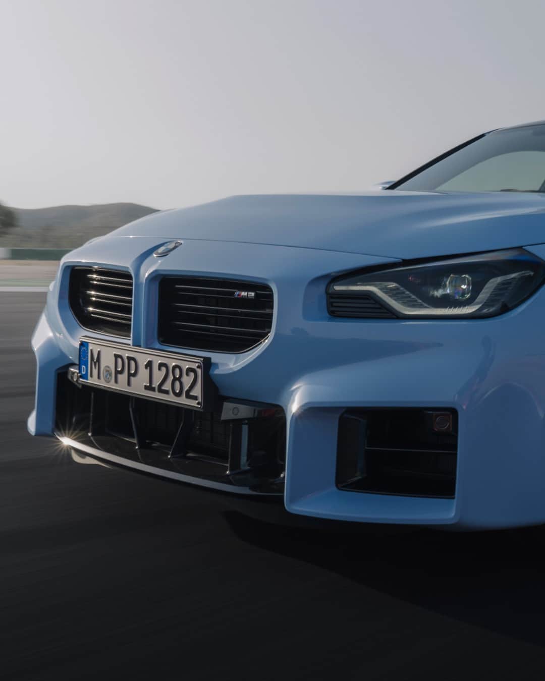 BMWのインスタグラム：「Made you look.  #BMWM2 #BMWM #M2 #BMW The new BMW M2. __ The BMW M2: Combined fuel consumption: 10.2–9.6 l/100 km. Combined CO2 emissions: 231–218 g/km. All data according to WLTP. Further info: www.bmw.com/disclaimer」