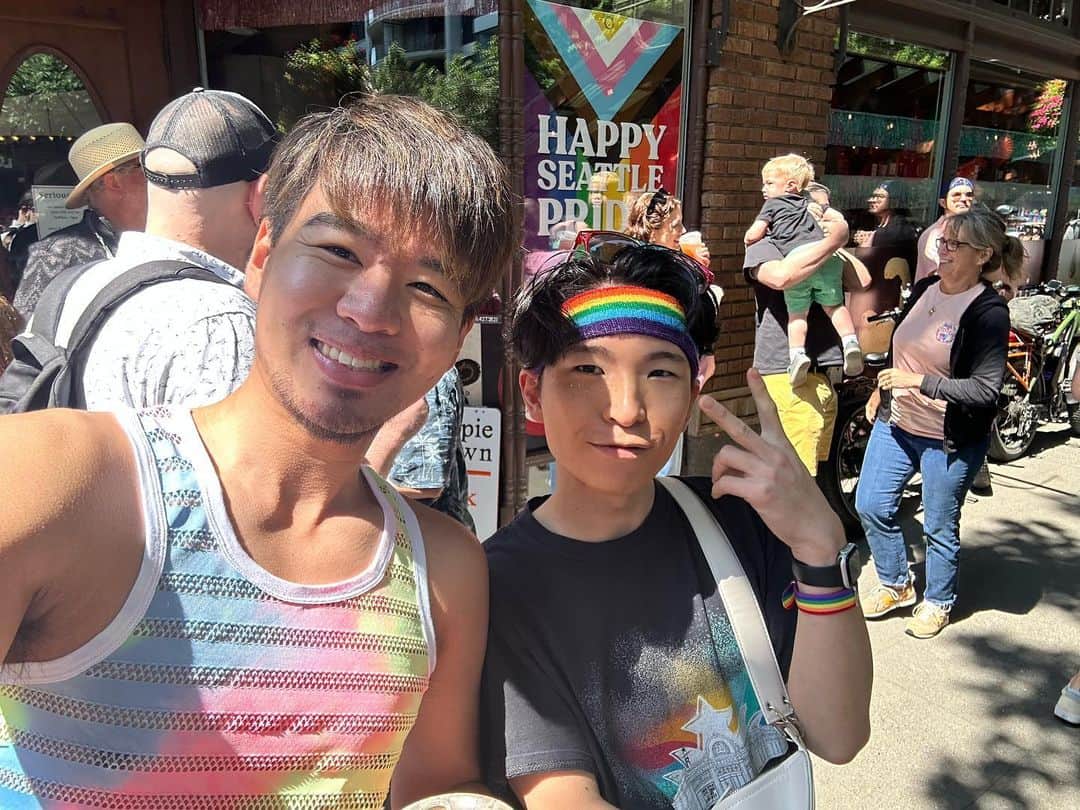 Seigo & Brenさんのインスタグラム写真 - (Seigo & BrenInstagram)「Happy Pride!!!!!!🏳️‍🌈 #pride #pridemonth🌈 #gay #lgbtq #プライド #シアトル #seattlepride #teamtwink」6月27日 14時01分 - seigoandbren