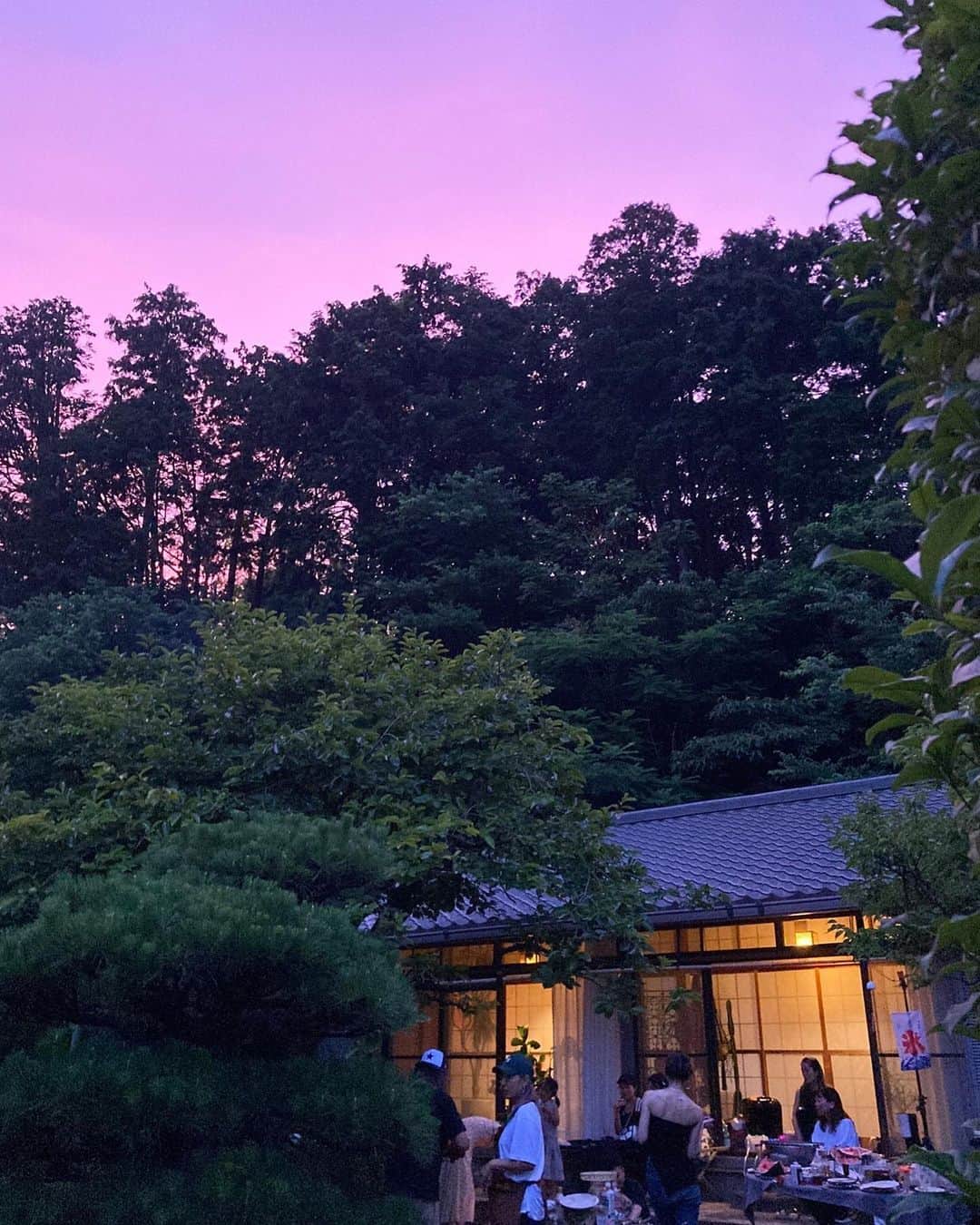 木下ココさんのインスタグラム写真 - (木下ココInstagram)「夕暮れ時。 色付き出した空は一面ピンク色に💓 ・ ・ ・ #weekend #週末 #bbq #空 #夕焼け #夕暮れ時  #木下ココ」6月27日 14時03分 - cocot_chan