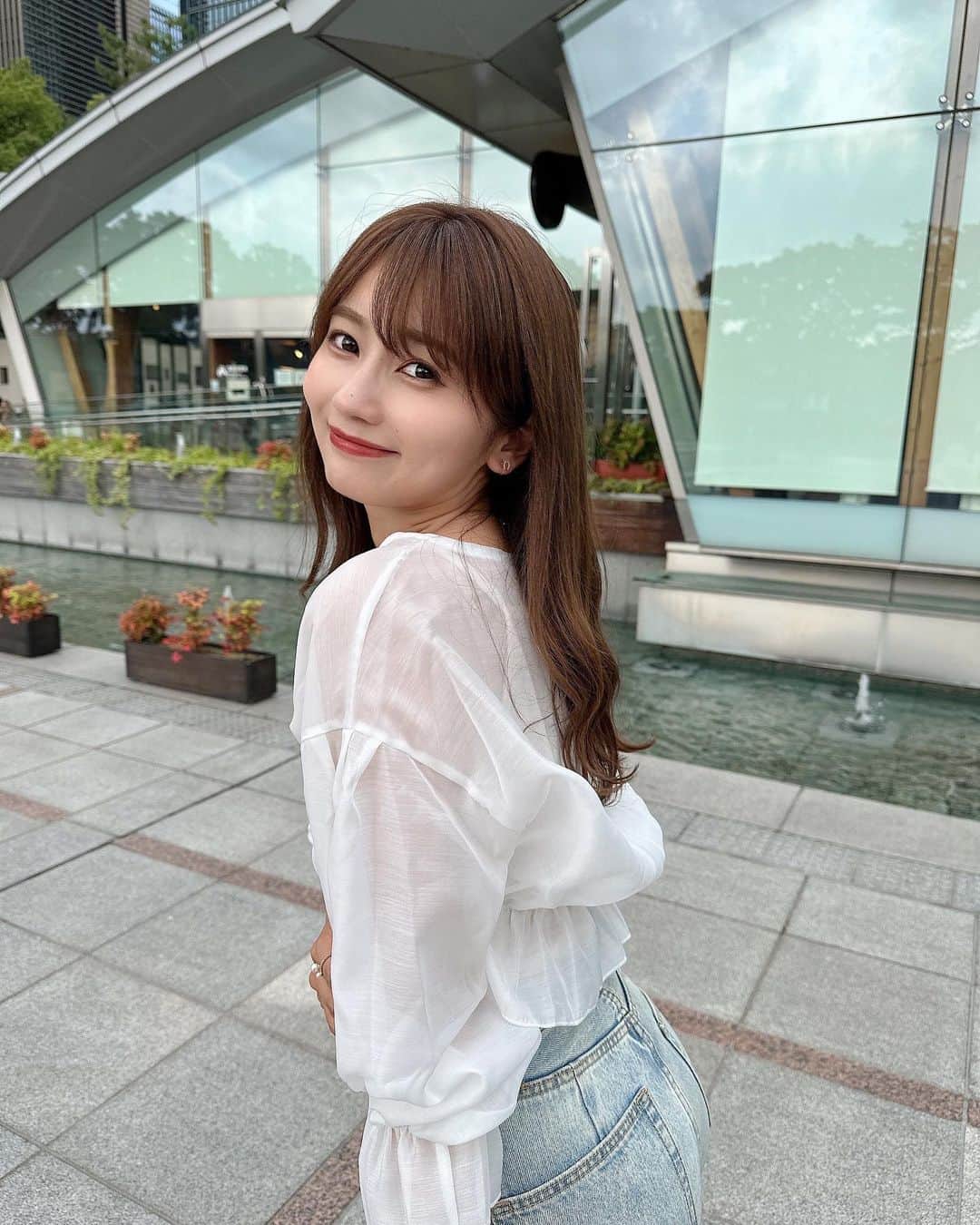 のインスタグラム：「.  @__ada.official__  のお洋服🤍 夏らしい涼しげなホワイトシアーシフォンが たまらなく可愛い…🎐  ZOZOTOWNでMax50%offセール開催中らしい！！ 可愛い服沢山だから是非みてみてね❤︎  . #ada#エイダ#エイダコーデ」