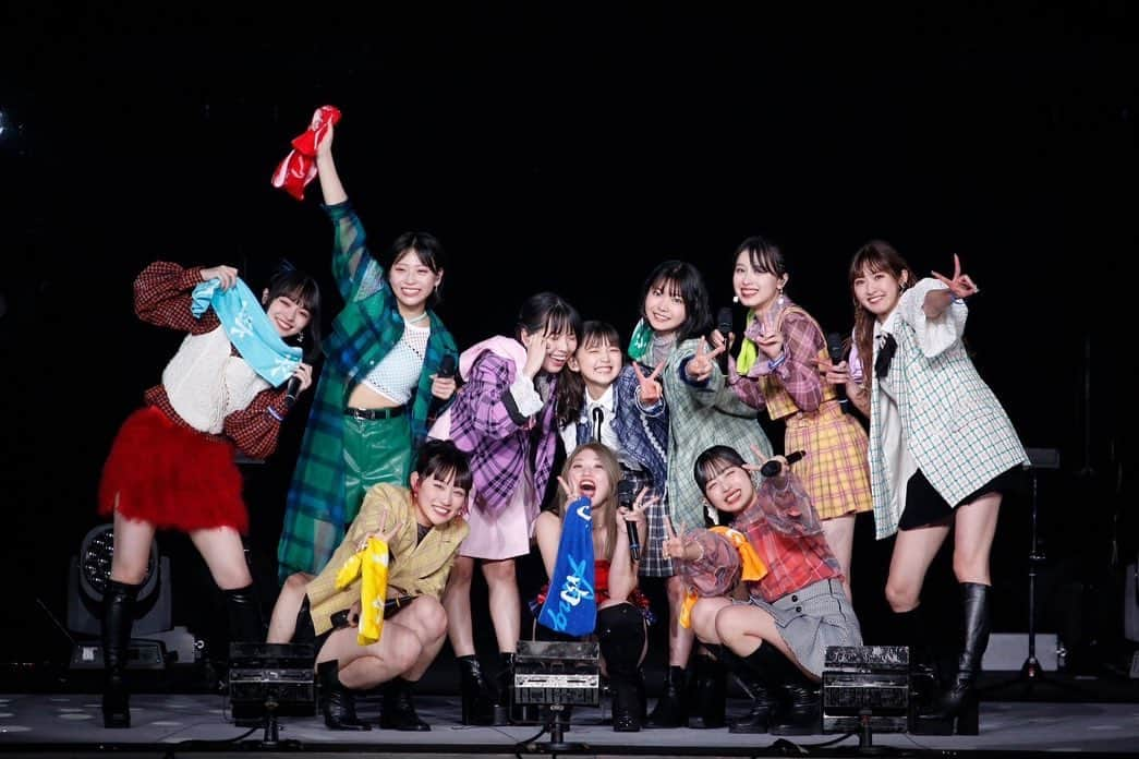 上國料萌衣のインスタグラム：「⁡ ⁡ ANGERME CONCERT 2023 BIG LOVE 竹内朱莉 FINAL LIVE「アンジュルムより愛をこめて」 ⁡ ⁡ 💙🤟🏻💙🤟🏻💙 ⁡ ⁡ 幸せすぎて、 未だに夢のようです🥹 一生の思い出！！💎💎💎 ⁡ みなさん本当にありがとうございました！！ ⁡ ⁡ ⁡ #たけねぇ卒業おめでとうございます😭💙🤟🏻 #大好き #ちょーーー！！ #大好き！！！！！ #BIGLOVE💙💙💙 ⁡ #アンジュルム #アンジュ横アリ0621」