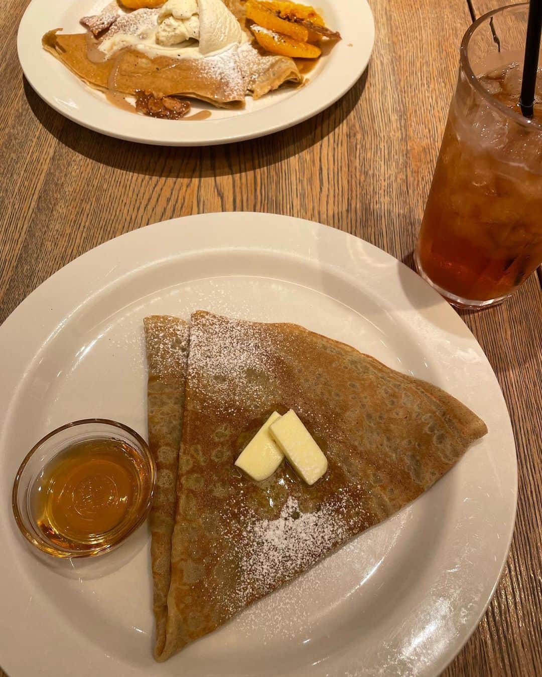 のインスタグラム：「☺︎ この日は小籠包たべてクレープも食べました、🥹🤝🏻 雨だったので頭頂部がボサついてるあはは、、」