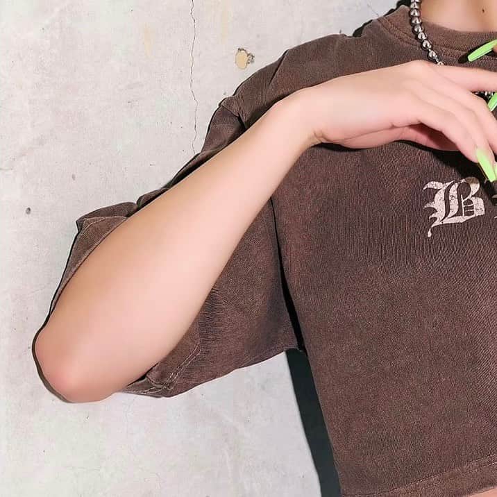 nutsのインスタグラム：「𝗕𝗟𝗢𝗡𝗗𝗘𝗬 × 𝗻𝘂𝘁𝘀 @blondey_official   Model @maaya___0220   Photographer @yutomono9   Hairmake @toyoda_madoka」