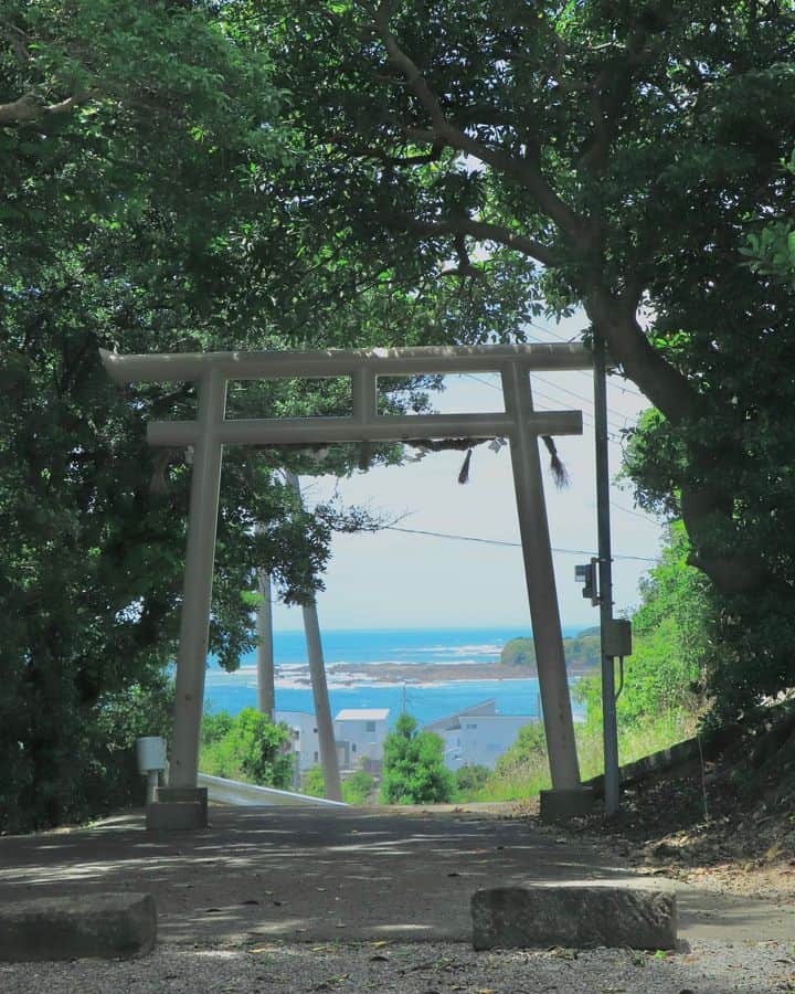 和みわかやまさんのインスタグラム写真 - (和みわかやまInstagram)「. 熊野古道 紀伊路、印南町にある斑鳩王子⛩振り向くと、こんな素敵な景色に出会えます🥰  📷：@stadyou723 📍：有田・日高エリア 印南町  和歌山の写真に #nagomi_wakayama のハッシュタグをつけて投稿いただくと、その中から素敵な写真をリポストします😉 . . . #和歌山 #和歌山観光 #和歌山旅行 #わかやま #和みわかやま #wakayama #wakayamajapan #wakayamatrip #wakayamatravel #nagomi_wakayama #wakayamagram #熊野古道 #熊野古道紀伊路 #印南町 #鳥居 #斑鳩王子 #kumano #kumanokodo #shrine #toriigate #旅行 #国内旅行 #旅行好きな人と繋がりたい #観光 #travel #trip #travelgram #japan #travelphotography」6月23日 17時00分 - nagomi_wakayama_tourism