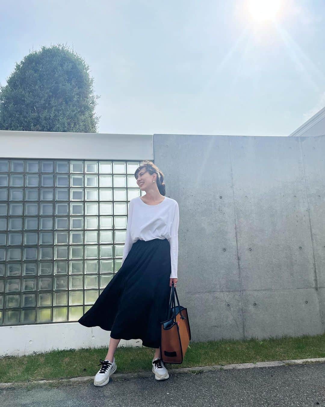 安座間美優さんのインスタグラム写真 - (安座間美優Instagram)「今日は神戸でお仕事🚅  出張のときは、とにかく楽ちん可愛い格好が絶対！  トップスもスカートも、とぅるんとぅるんでゆるゆるなお気に入りアイテム♡♥︎  #みゅうfashion」6月23日 17時07分 - mew_azama