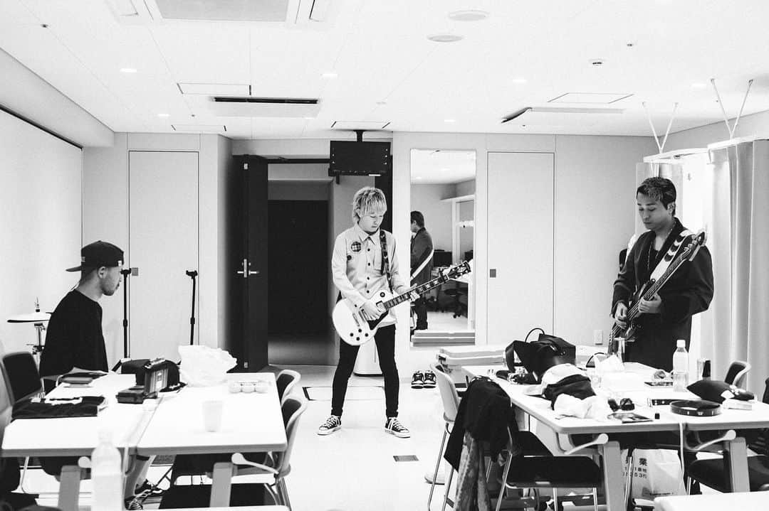 柳沢亮太さんのインスタグラム写真 - (柳沢亮太Instagram)「2023.06.22 アクリエひめじ ”都会のラクダ HALL TOUR 2023〜ラクダ紀行、ロマン飛行〜” #オフショット #SUPERBEAVER #写殺 @cazrowaoki」6月23日 17時08分 - yayayayanagi