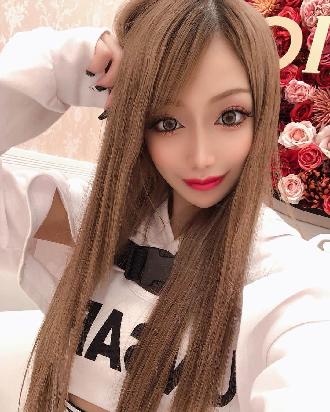 のインスタグラム：「またまたAクリニック池袋さん @a_clinic_ikebukuro  の柚崎先生 @aclinic_yuzaki のところで今度はAスレッド受けてきたよ💆‍♀️💓  フェイスラインのもたつきが気になってて 顔の形がひょうたんぽくなってるのが本当に嫌で、ずっとやりたかったんだけど 終わってすぐびっくりするくらいの効果が実感出来た🥹 Before After絶対みてほしい！ これノー加工だよ！？すごくない？ｗｗｗ  相変わらず院内はかわいいし綺麗だし 柚崎先生や他のスタッフさんも前回施術したときのこと 覚えててくれて気にかけてくれました🪼  次はこれも悩みな鼻先縮小術受けてみたい🪽  #aスレッド #糸リフト #aclinic #aclinic銀座 #aclinic横浜 #aclinic新宿 #aclinic名古屋 #aclinic大阪 #aclinic福岡 #aclinic池袋 #aclinic仙台 #aclinic #aクリニック #エークリニック #小顔 #リフトアップ #スレッドリフト #小顔整形 #たるみ改善 #美容外科 #美容皮膚科 #美容クリニック #柚崎一輝」
