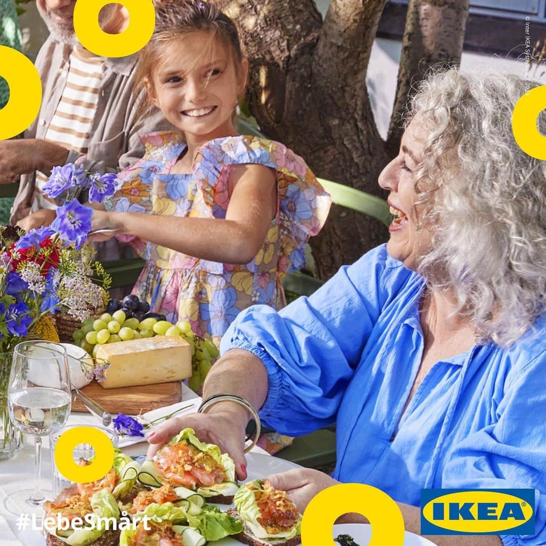 IKEA Austriaさんのインスタグラム写真 - (IKEA AustriaInstagram)「Wir feiern Midliebe❤️ Mid🍓Torte und Midsnaps. Wir feiern Midsommar.☀️ Feier Mid! Komm zum Smårt Sale bis 16.7. bei IKEA 💙 #IKEA #IKEAat #midsommar #schweden #sweden #LebeSmårt #SmårtSale」6月23日 17時16分 - ikeaaustria
