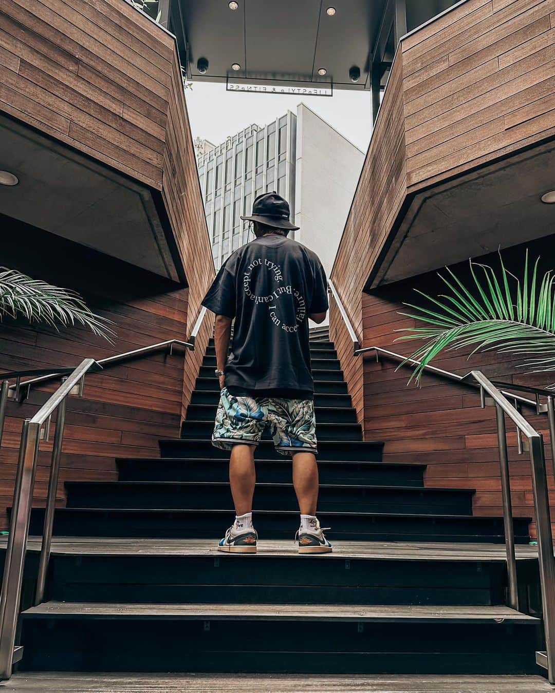KING-MASAのインスタグラム：「I can accept failure, But I can’t accept not trying !  @alwaysoutofstock   失敗はいい事、一番ダメなのは挑戦しない事！ ロゴデザインはそんなメッセージから無限大をイメージして♾️なデザインを入れております。  当たって砕けろ👊👊  6/24,25は中目黒開放致します！ 12:00-17:00 です！  東京都目黒区上目黒2-43-18 K-95 皆様よろしくお願い致します🙇‍♀️  全国の取り扱い店舗でも明日から発売予定です。」