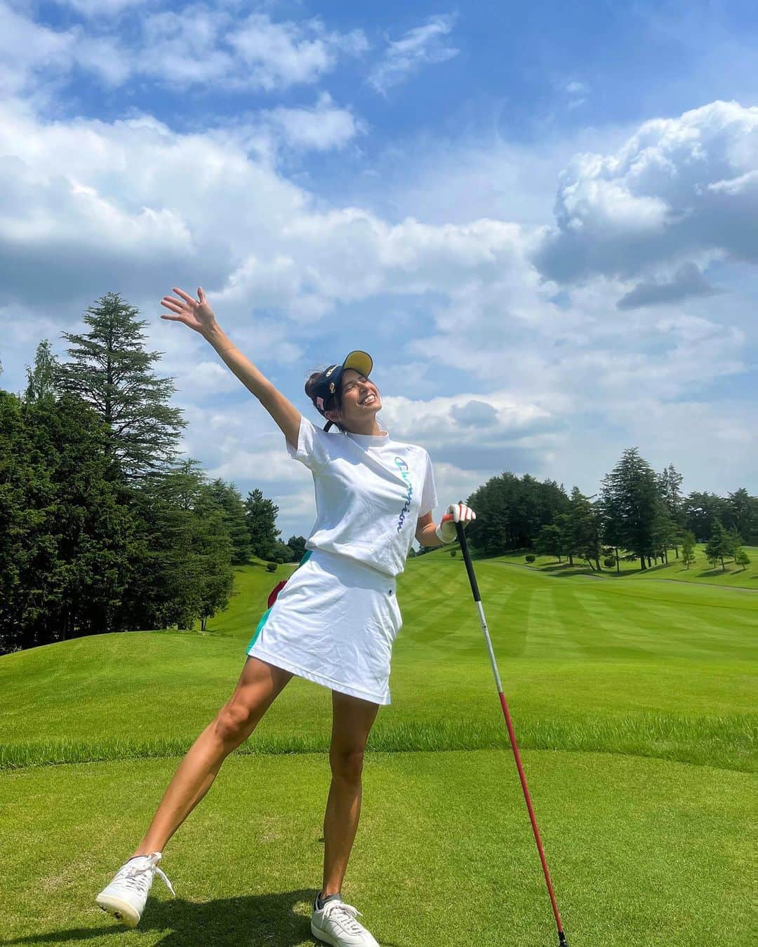 佐野千晃のインスタグラム：「⁡ ゴルゴルゴルフ〜⛳️ ⁡ 最近のマイブームゴルフ⛳️笑 ⁡ 今回のウェアは全部 @champion_japan  ⁡ シューズはおなじみ @adidasgolf  ⁡ プロも着用するウェアを見た目だけプロっぽい奴が着ます← ⁡ セットアップ可愛いしこの素材がめちゃくちゃ動きやすい🤤 ⁡ ランニングもそうだけどたくさんあるウェアから選んで、今日はこれだー！ってしっくりくる時幸せ感じる🤤💓 ⁡ 服好きだけどセンス皆無だからセットアップはホント助かる！笑 ⁡ 今度は何着ようかな🤤 ⁡ #workout #training #sport  #wear #sportwear #スポーツ #筋トレ女子 #筋トレ #ワークアウト #スポーツウェア #筋肉 #筋肉美 #go  #run #running  #marathon  #ゴルフ #ゴルフ女子 #ゴルフ好き #champion #championgolf #チャンピオン」