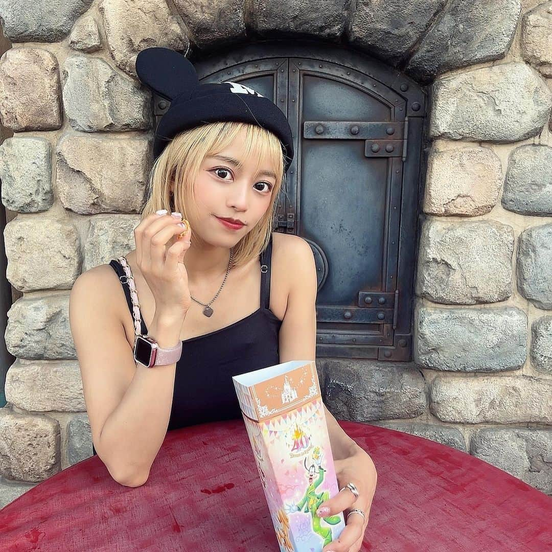 ラムさんのインスタグラム写真 - (ラムInstagram)「キャラメルか、ソルトかブラックペッパーがいいです🍿💗💗 . . .   #burlesquetokyo #バーレスク東京  #六本木 #showgirl #showdancer  #blackflow #ちびっこギャング  #ギャル #ディズニーランド #ディズニー #美女と野獣エリア #金髪ボブ #롯폰기 #바레스크도쿄 #일본 #도쿄」6月23日 17時45分 - lam_burlesque_