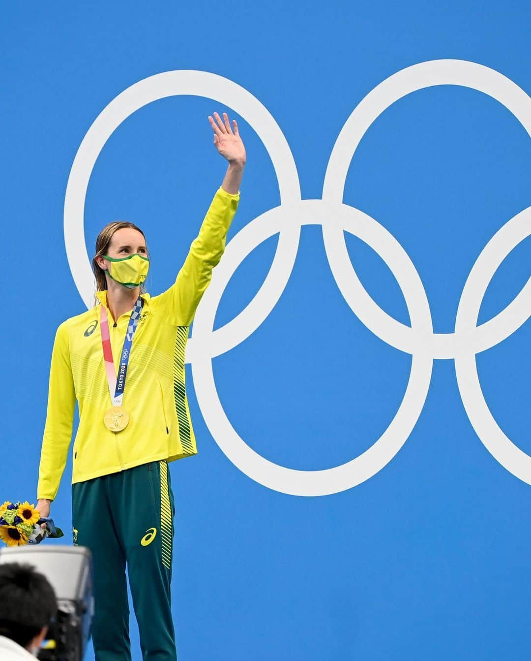 エマ・マッケオンさんのインスタグラム写真 - (エマ・マッケオンInstagram)「Happy Olympic day! Some memories that I will cherish forever and made special because of the people who got me there and the people I shared it with. I feel very lucky to have been able to chase my dreams, and still am!」6月23日 17時42分 - emmamckeon