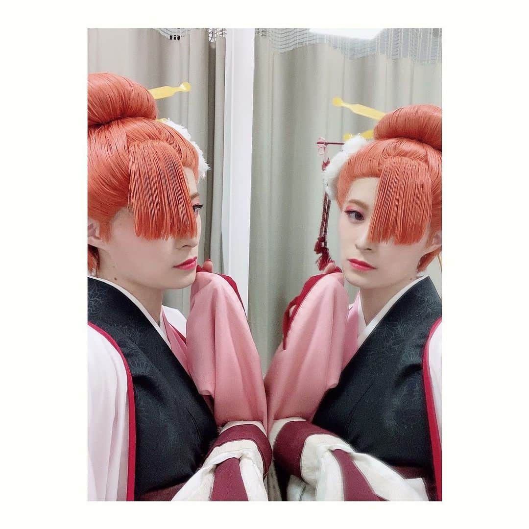 のインスタグラム：「舞台【文豪ストレイドッグス 共喰い】 東京2日目が終わりました🌸  明日は13時、18時の2回公演です✨ 明日もヨコハマでお待ちしております🍁  あーーーーーお腹空いたっっっっ！！！！🤤」