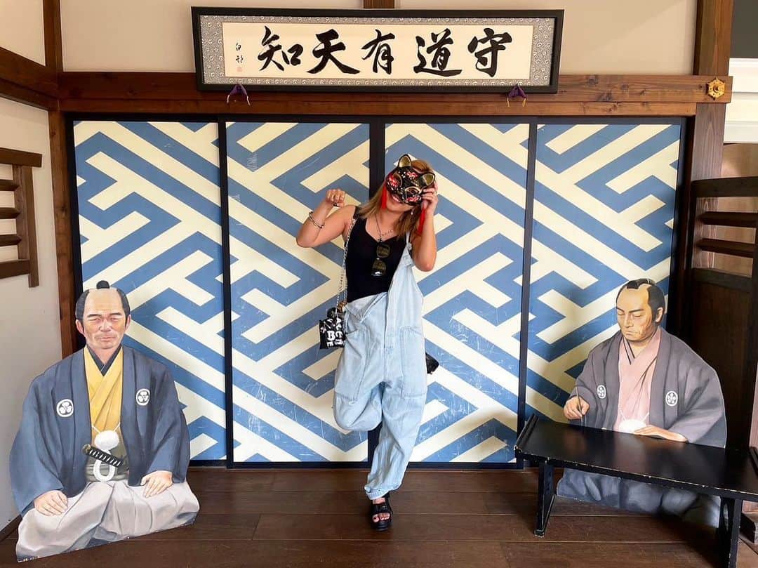 MII MAMAのインスタグラム：「. . . ポージングださすぎて絶対モデルとか できひん奴はコイツです☺️🤞🏾 . こんっ🦊♥️ ------------------------------------------ 🔎White Style mi mama 良かったらチャンネル登録お願いします🙇🏽‍♀️ #YouTube#ユーチューバー#主婦ユーチューバー#MIIMAMA#チャンネル登録お願いします#2児ママ#年子ママ#ギャルママ#ぎゃるまま#アラサーママ#アラサー#30代#30代ママ#ホワイトインテリア#モノトーンインテリア#シンプルな暮らし#収納#ホワイト収納#イチナナ#イチナナライバー#専属ライバー#主婦ライバー#17LIVE#主婦YouTuber#ママYouTuber#ママライバー#幼稚園ママ#小学生ママ」