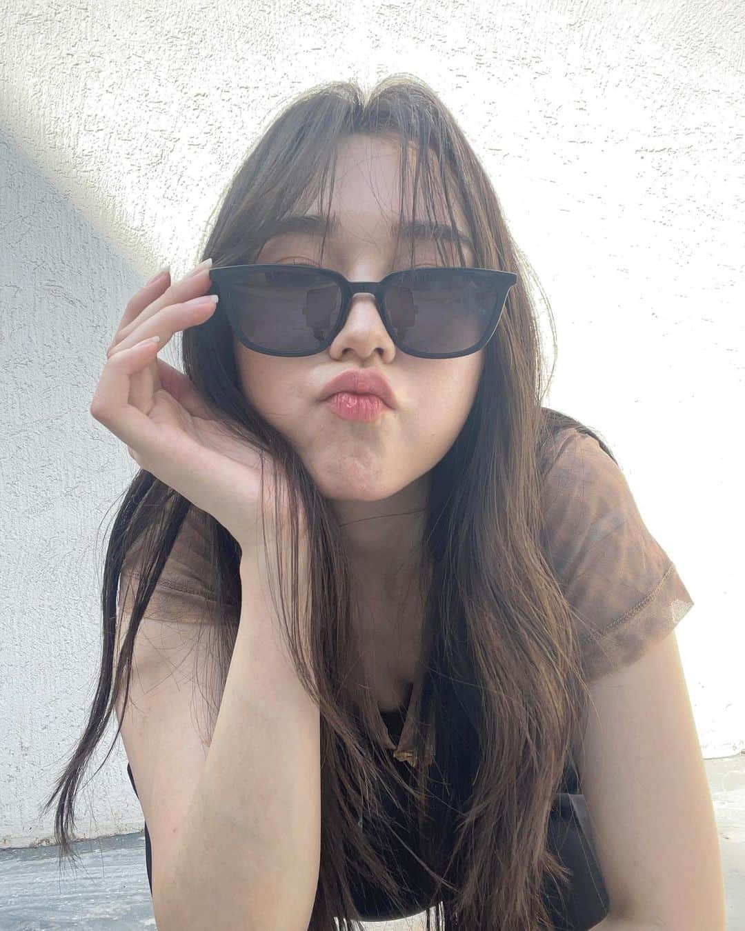 ティア さんのインスタグラム写真 - (ティア Instagram)「나의 여름 필수템 🕶️☀️ Sunglasses season 😎 #카린 #카린선글라스 #뉴진스선글라스 #여자선글라스 #협찬」6月23日 17時54分 - tia_0315