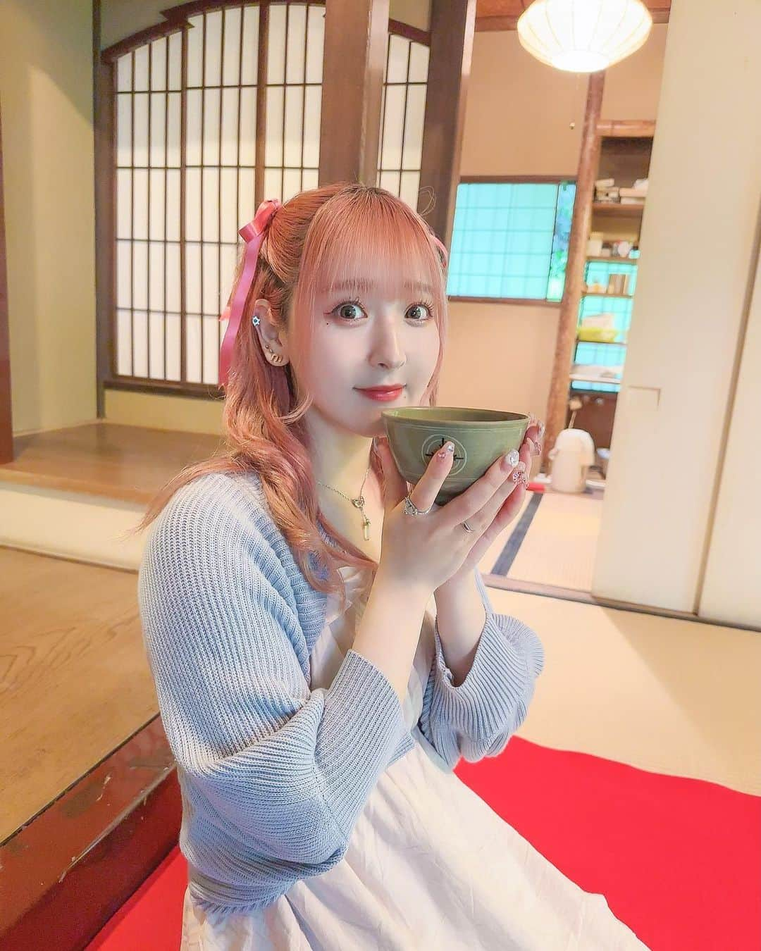 谷口夢奈さんのインスタグラム写真 - (谷口夢奈Instagram)「🍵 ⁡ ⁡ 小学生か中学生の遠足以来くらいの お抹茶をいただきました🥰 ⁡ たまたま他の人もおらず貸し切り状態✨ いろんな緑を感じながらリラックスしました💚 ⁡ ⁡ ⁡ #旧古河庭園 #抹茶 #お茶 #駒込 #散策 #matcha #komagome #pinkhaircolor #chico #muguet #charlesandkeith #셀스타그램 #얼스타그램 #데일리룩 #오오티디」6月24日 12時10分 - yuna_tani