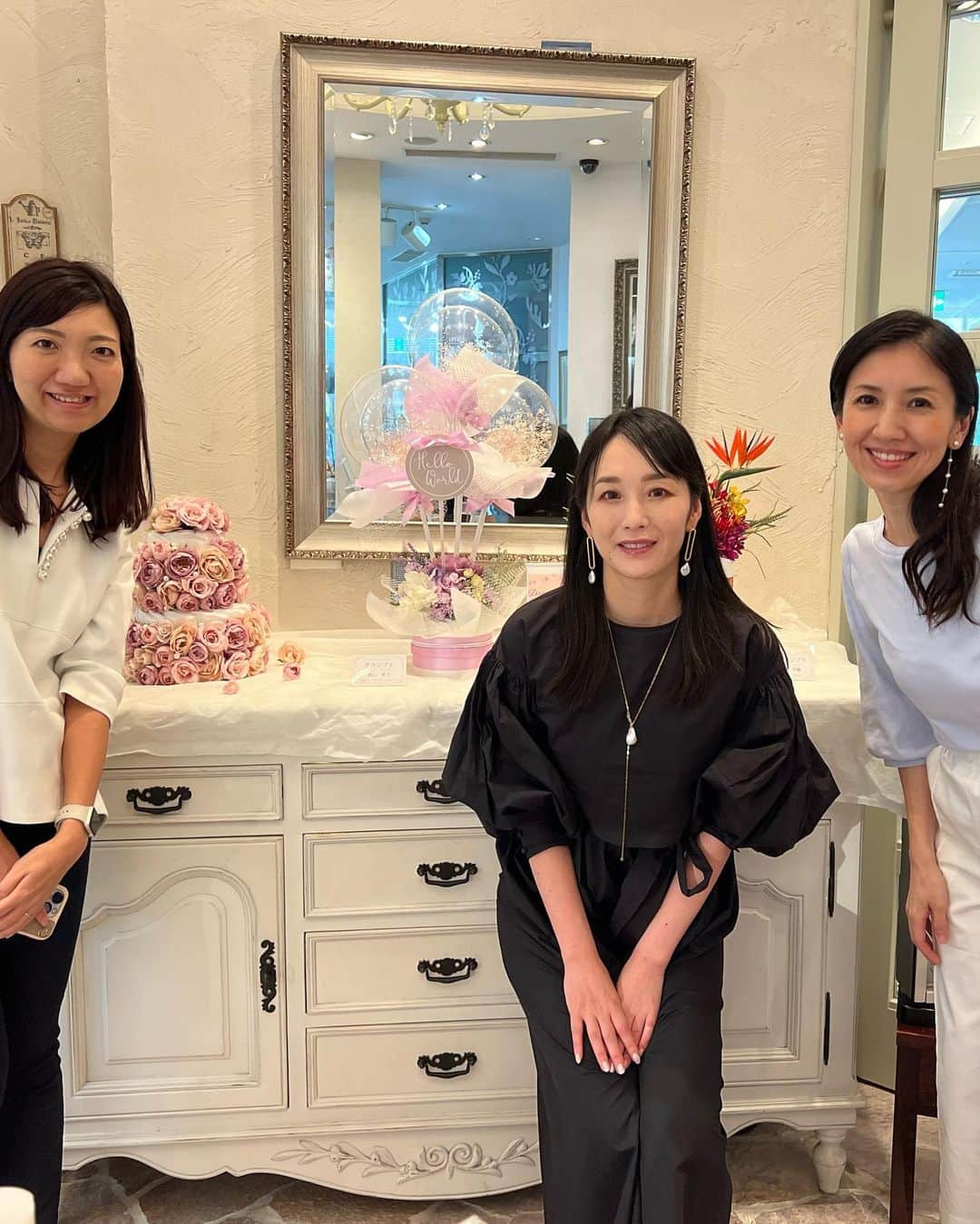 池上真麻さんのインスタグラム写真 - (池上真麻Instagram)「昨年から代表をしている　一般社団法人BABYSHOWERJAPAN @babyshowerjapan が主催する第7回ダイパーケーキコンテストの上位3作品が　本日から7/3 まで、六本木ヒルズのハリウッドビューティープラザ3階、BEAUTY CELLAR の店舗内に飾っていただけることになり、本日設営に行ってまいりました。 今まで、一般の方に見ていただける機会がなかったので、こうやって置いていただけることに感謝です。店内はハリウッドの商品以外にも選りすぐりのビューティーグッズがたくさん。素敵なお店です。ぜひ足をお運びください😊 . #ダイパーケーキ #おむつケーキ #出産祝い　#ベビーシャワー  #コンテスト #ハリウッド化粧品」6月23日 17時58分 - marsaikegami