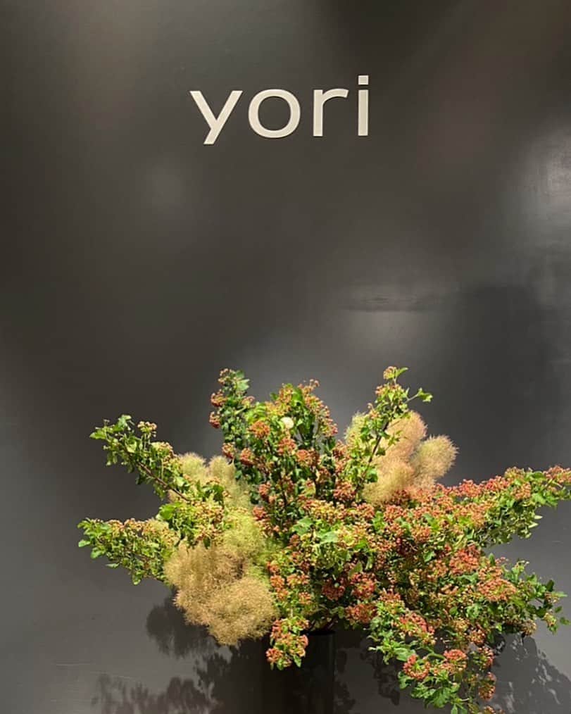 yoriのインスタグラム：「2023AW collection 先行受注会＠大阪 全日終了致しました。  ご来場の皆様 誠にありがとうございました。  online shop 先行受注は 7/21 pm12:00-22:00 となります。 もう少々お待ちくださいませ。  #yori_japan」
