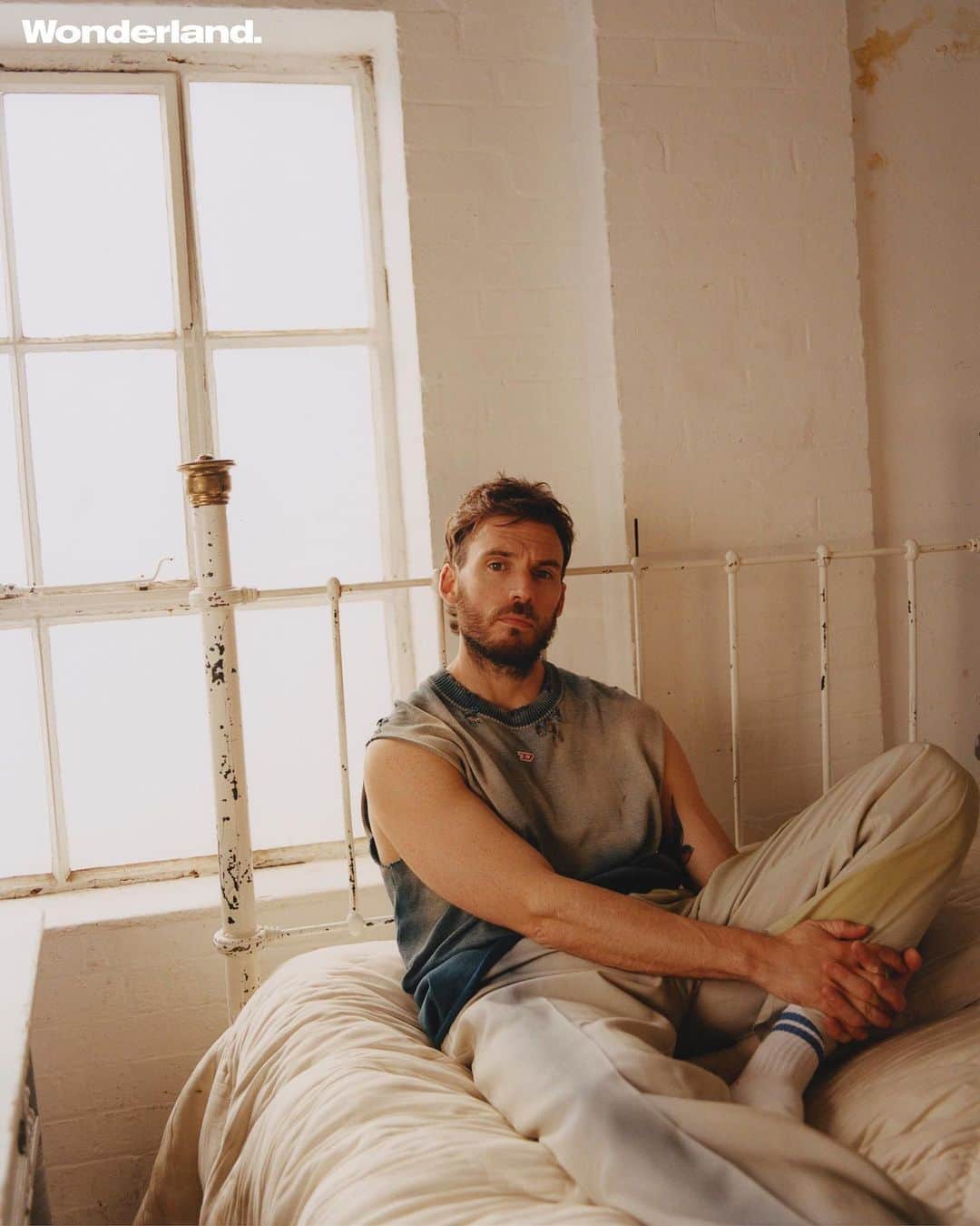サム・クラフリンのインスタグラム：「“Once we’d all been cast [for @daisyjonesandthesix], we went for a chemistry dinner to get to know one another. I remember sitting around that table early on thinking there’s something really special here. Just the personalities, even though we’re all very different and from all different walks of life and sides of the planet. It’s a rarity to have that real connection. But the chemistry that you see on screen? That was genuine.”  Covering our Summer 2023 issue, Daisy Jones & The Six’s Sam Claflin is back from the ‘70s. Now living in the moment, the British-born actor discusses his process of transforming into an American rockstar for the award-tipped role, the magical connection of his cast, and prioritising his mental health and role as a father.  Pre-order now at wonderlandshop.com 🎸  @mrsamclaflin wears @omega  Photographer @rhysframpton Fashion by @dougbroad_ Words by @scarlintheshire Editorial Director @charlottejmorton Editor In Chief @toniblaze Editor @ericarana Deputy Editor @ellaxwest Art Director @livi.av  Contributing Art Director @mike.w.morton Grooming by @joemillshair Production Director @bencrankbencrank Producer @isabellacoleman_ Production Intern Lola Randall Photography Assistants @josh_showell and @chris_chudleigh Fashion Assistant @lettycollins_」