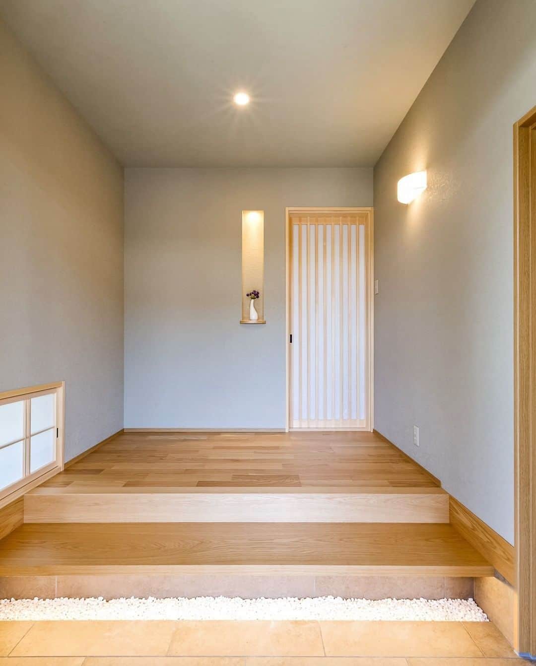 OKOCHI STYLE(香川県) さんのインスタグラム写真 - (OKOCHI STYLE(香川県) Instagram)「おうちの第一印象✨✨ 人気の玄関集めました🏠🌟 ーーーーーーーーー  香川県で木の家を建てる大河内工務店。 HPでは、施工事例を多数ご紹介しています。 家づくりをお考えの方は【フォトギャラリー】をご覧ください。  ーーーーーーーーー プロフィールからHPへ→@okochi.komuten ーーーーーーーーー  街角リゾート木きん堂倶楽部のインスタもご覧ください(カフェ&ギャラリー情報)🌟  ーーーーーーーーー @mokkindo.cafe  #新築 #新築一戸建て #マイホーム #マイホーム計画 #インテリア #注文住宅 #かわいい家 #おしゃれな家 #かっこいい家 #家づくり #工務店だからつくれる家 #暮らしを楽しむ #大河内工務店 #自由設計 #木の家 #木の家づくり #自然素材の家 #香川イベント #香川の家 #香川県工務店 #香川県完成見学会 #玄関」6月23日 18時00分 - okochi.komuten