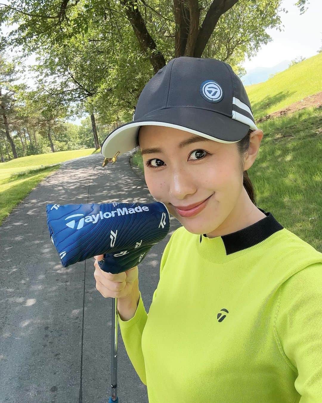 守永真彩のインスタグラム：「. . 楽天スーパーセールでお得にGETしたパターちゃん🏌️‍♀️💓  何度か一緒にラウンドして、やっと仲良くなれてきた🤭 嬉しいーーー！ 3パットを2パットに。 がんばるぞ。  そして新しく買ったステルス2のウッドたちも、ちゃんとクラブの性能を活かして扱えるようにもっと練習しなきゃ🔥  #ゴルフ　#ゴルフ女子 #ゴルフに行きたい　 #トラス　#TPトラス　 @taylormade_golf_japan  #taylormade」