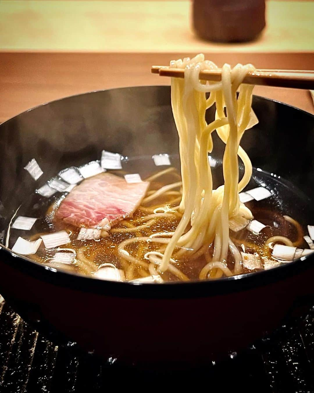 宮崎まこのインスタグラム：「鎌倉　北じま🪻日本料理  鯨のラーメンおいしかったぁ… お米の硬さもちょうどよくって素材の邪魔しない甘み。  トマトのジュレ🍅もはや果実。  #鎌倉北じま #北じま #日本料理 #鎌倉 #kamakura #鎌倉グルメ #鎌倉ディナー #予約困難店 #sake #日本美食 #美食 #鎌倉美食 #茅の輪くぐり #伝統文化 #グルメ好きな人と繋がりたい　#michelinrestaurant #michelin #ラーメン #🍜」