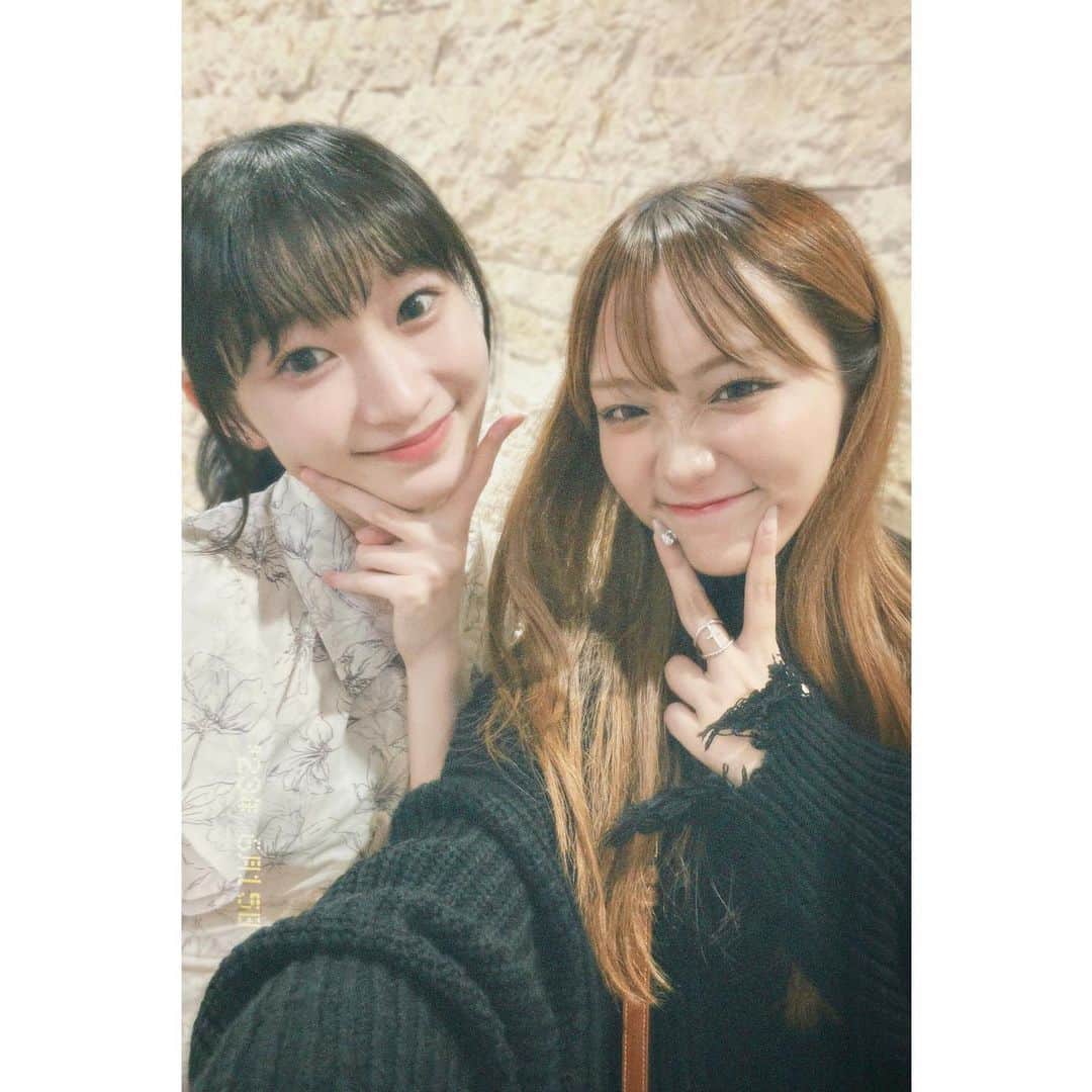ねおのインスタグラム：「🤍💕🤍  宮本 佳林ちゃんと 展示会行ってご飯した日の写真をぺたりっ！🍚♡  また早く会えますようにっ！✨」
