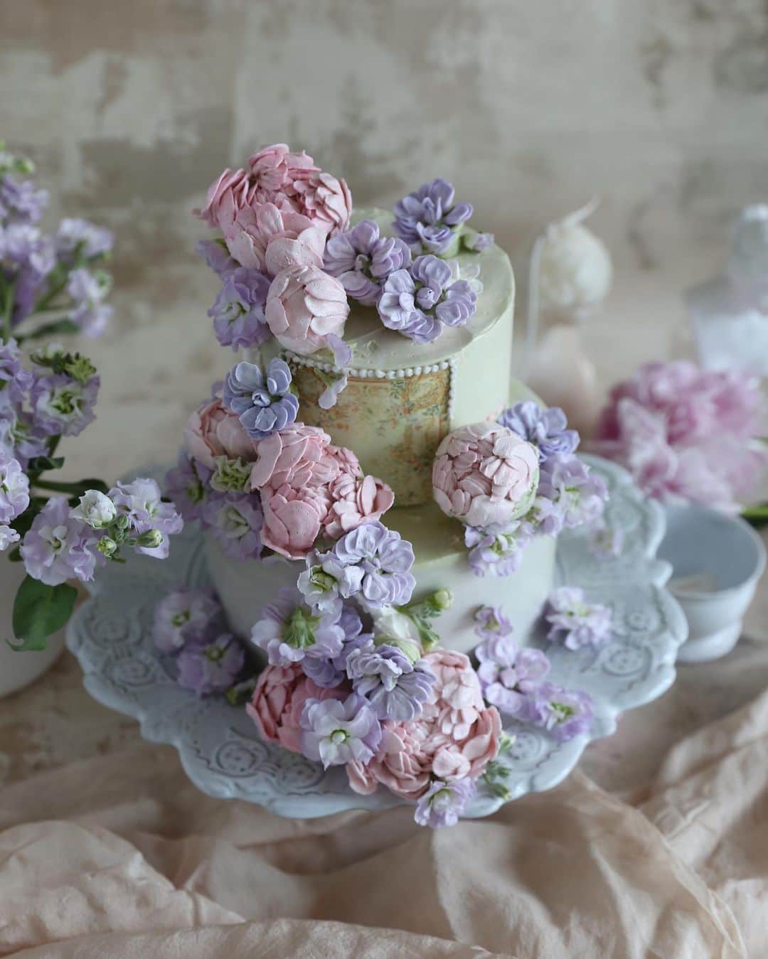 청담 수케이크 (atelier soo)さんのインスタグラム写真 - (청담 수케이크 (atelier soo)Instagram)「ㅡ 스톡과만난작약이🎀 Italian meringue buttercream #flowercake #cake #peony #partycake」6月23日 9時27分 - soocake_ully
