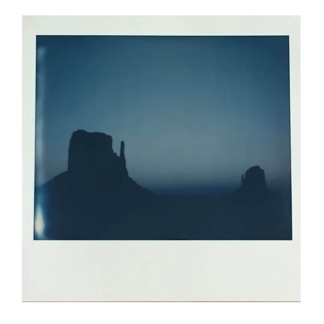 Stephan Wurthのインスタグラム：「Monument Valley 2018. #polaroid」