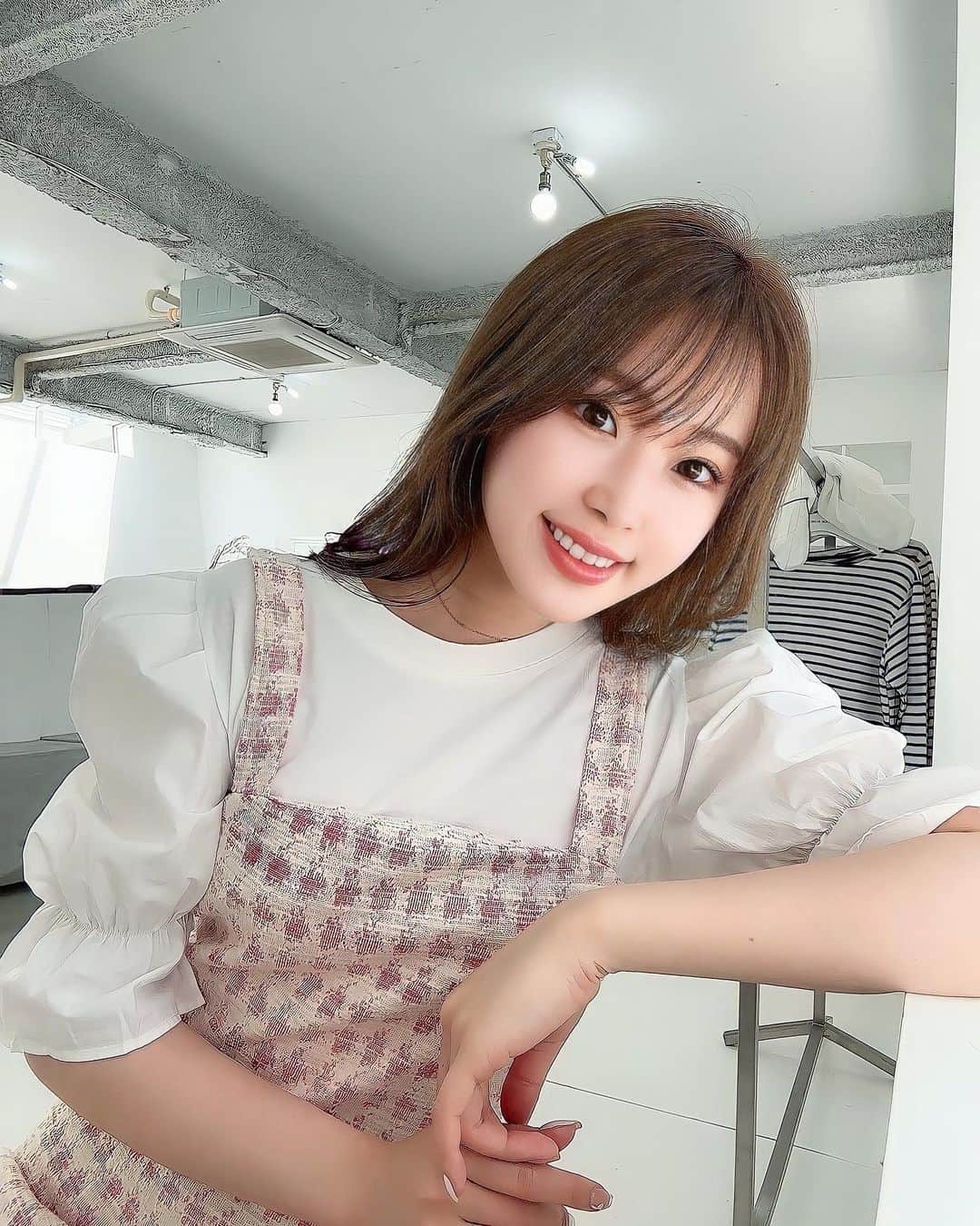 藤川沙弥のインスタグラム：「.  旅行前に @teenkarbel でマツエクお直し✨ ナチュラルに付けれるだけ 負担なくお任せでお願いしています♥︎ 担当は鳴瀬さん✨ アイシャンプーもしてもらって まつげの汚れを炭酸の泡で洗浄してくれて 持続力も高くなるよ🫧」